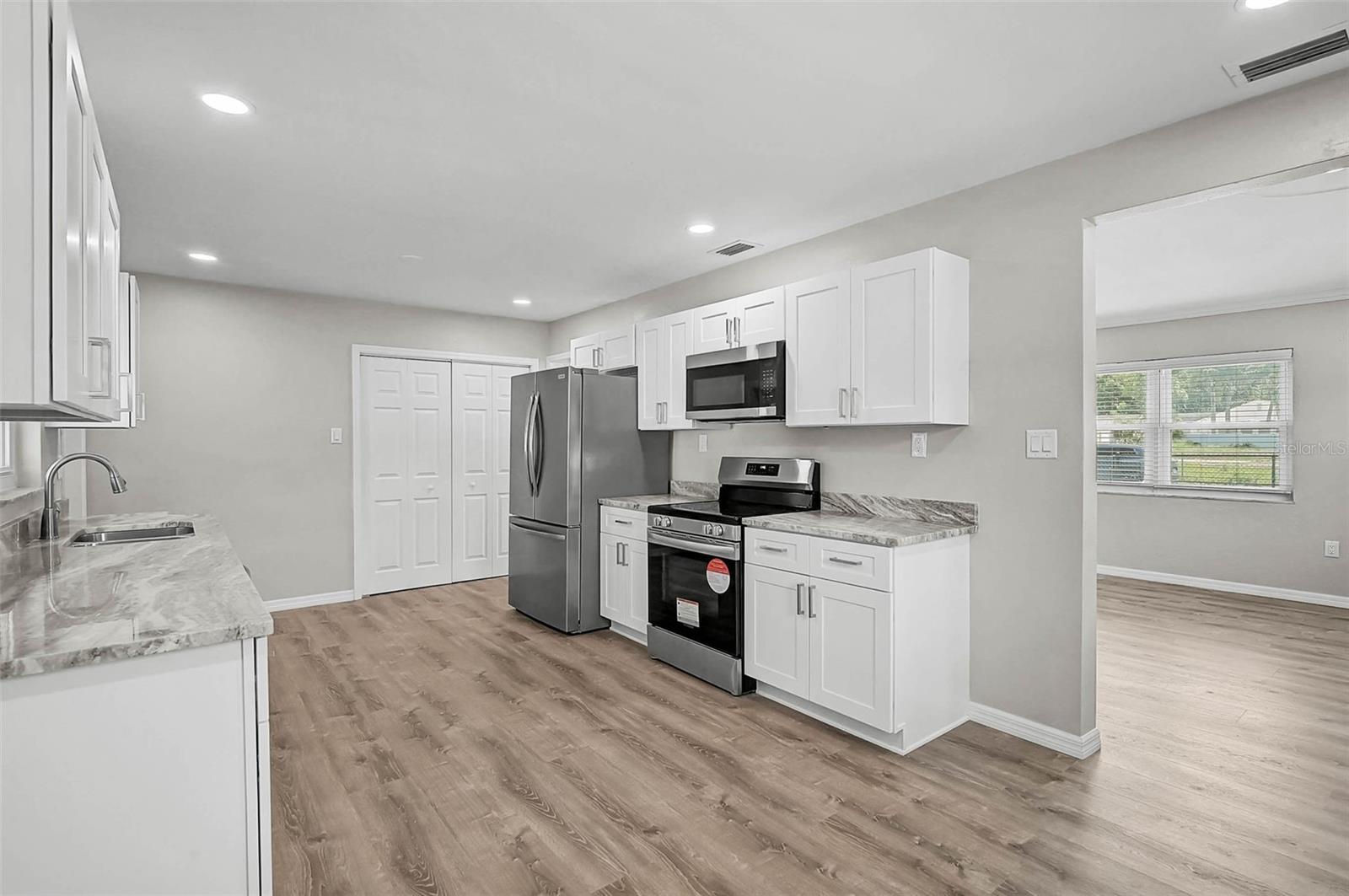 102 20TH ST NE — photo 15