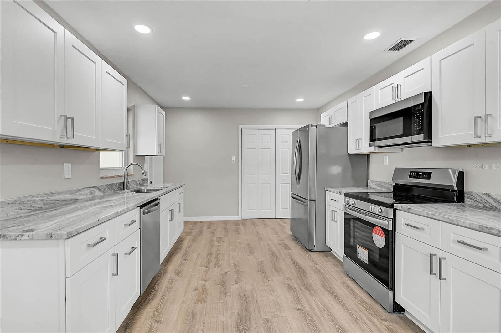 102 20TH ST NE — photo 16