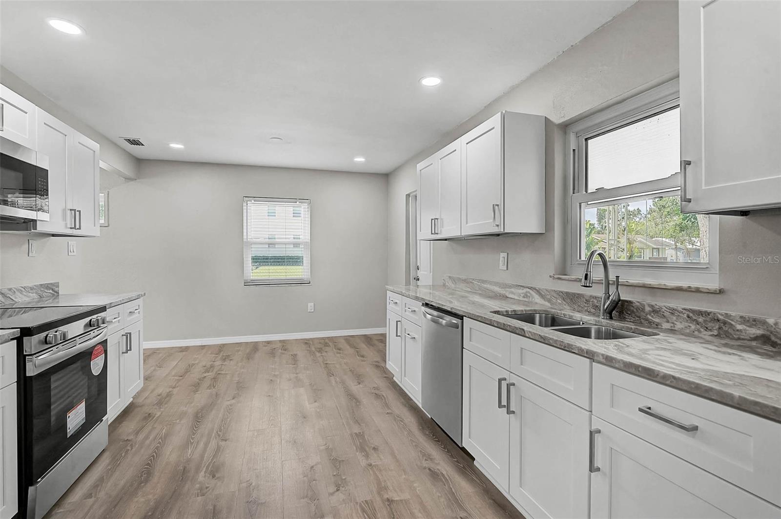102 20TH ST NE — photo 14