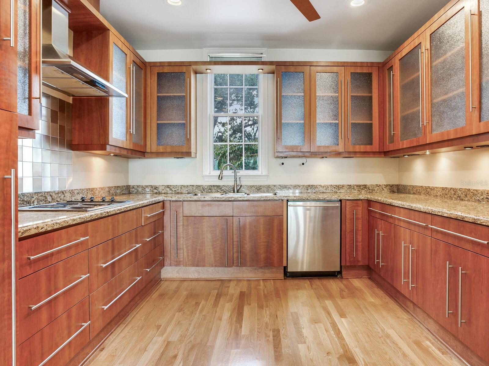 5010 BAYSHORE BLVD #7 — photo 11