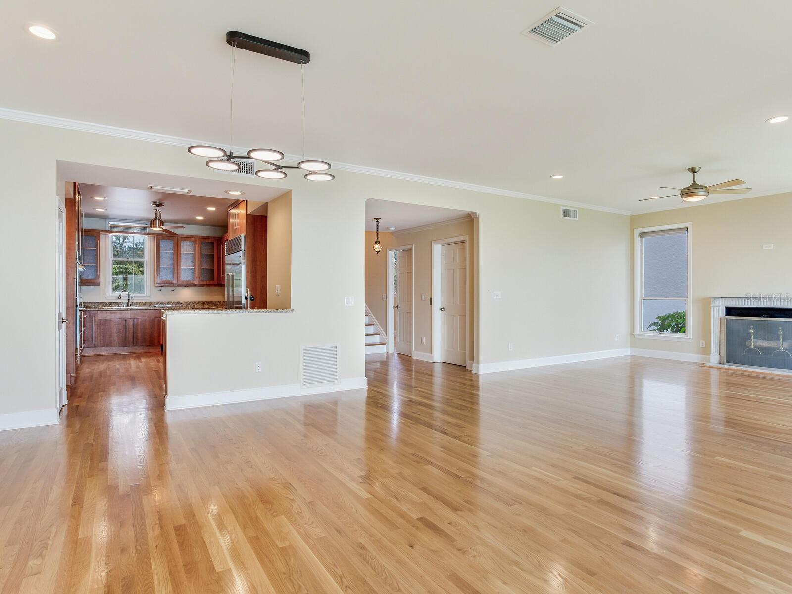 5010 BAYSHORE BLVD #7 — photo 8
