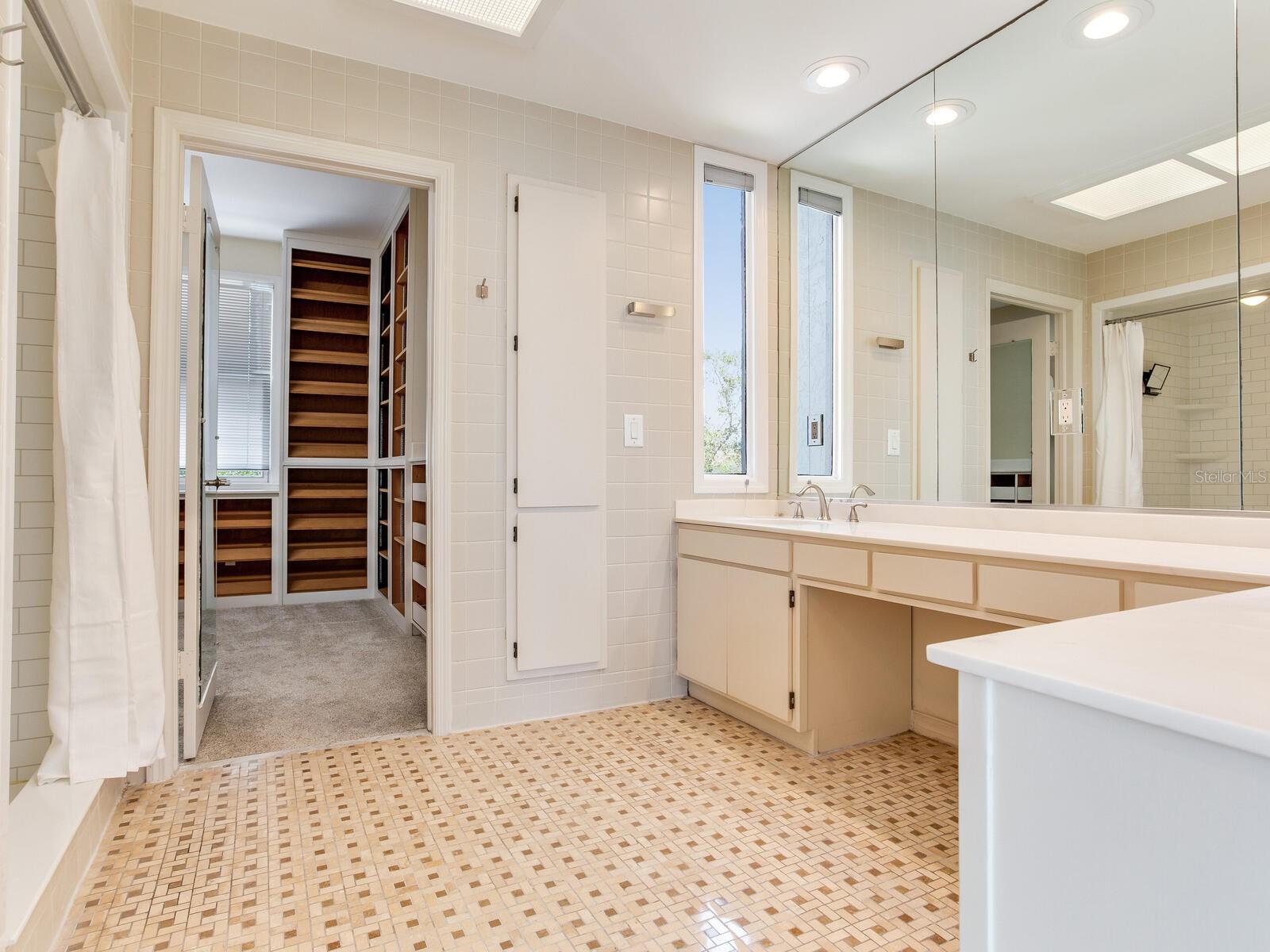 5010 BAYSHORE BLVD #7 — photo 19