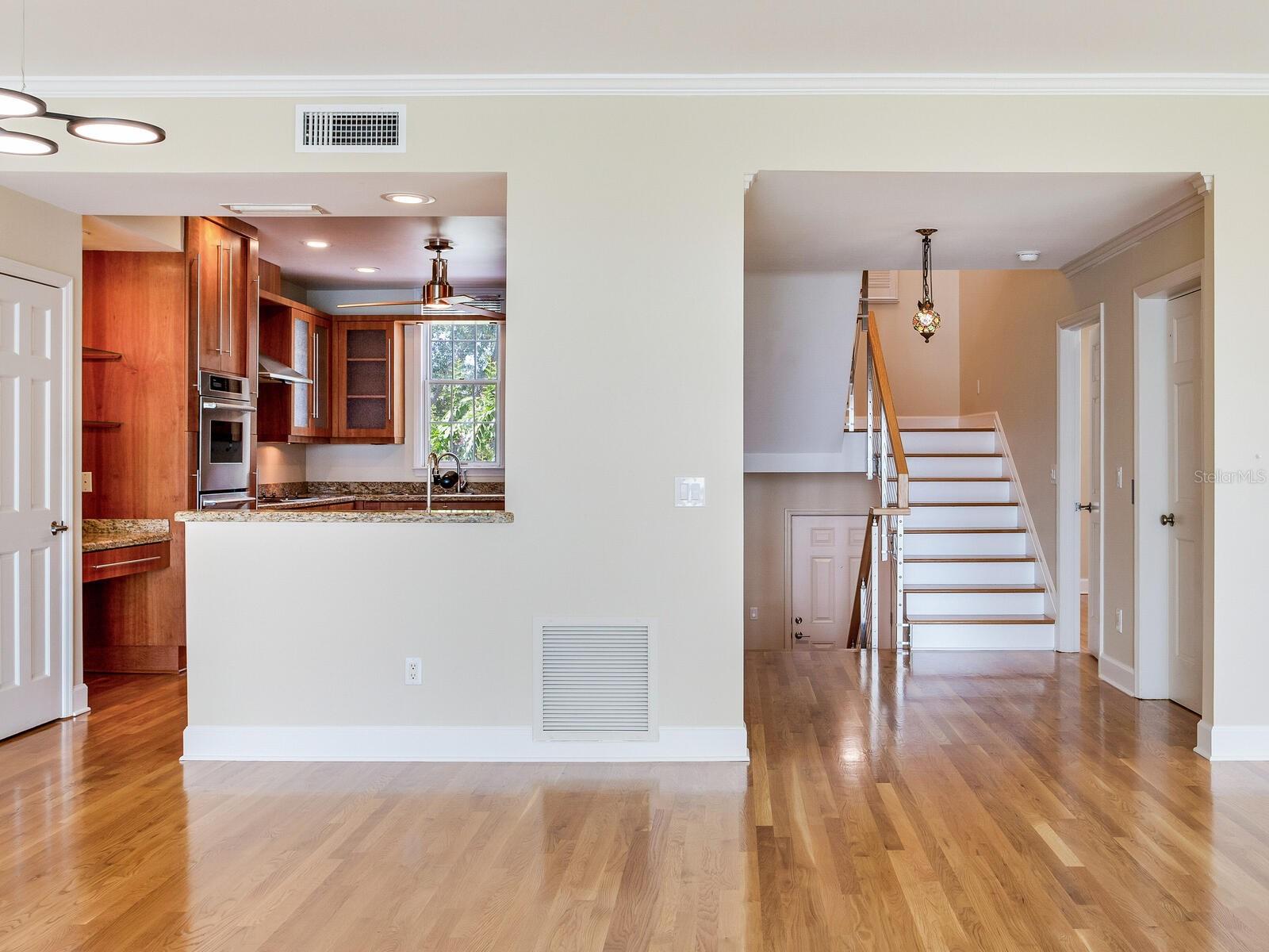 5010 BAYSHORE BLVD #7 — photo 9
