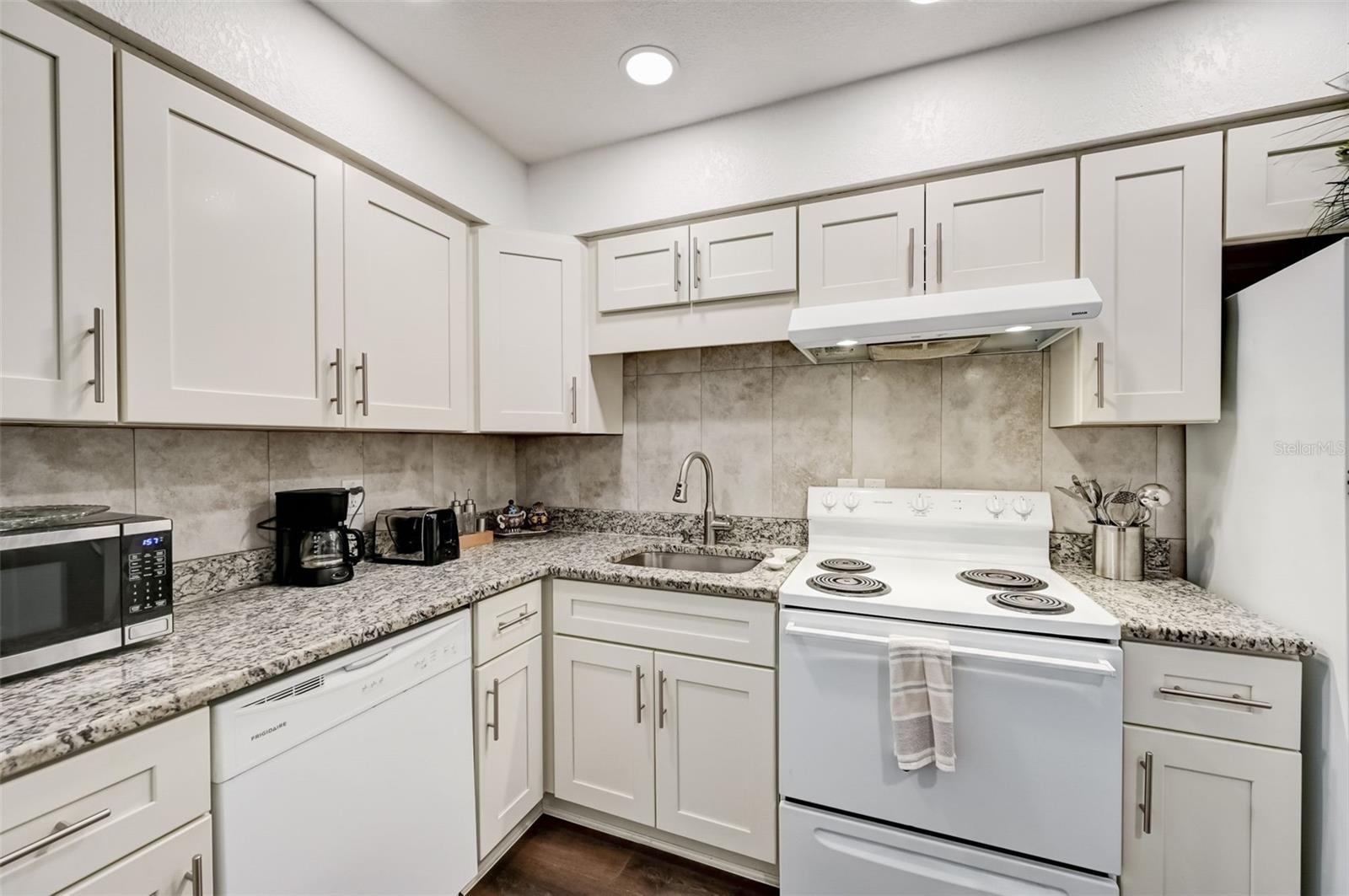 618 S OSPREY AVE — photo 10