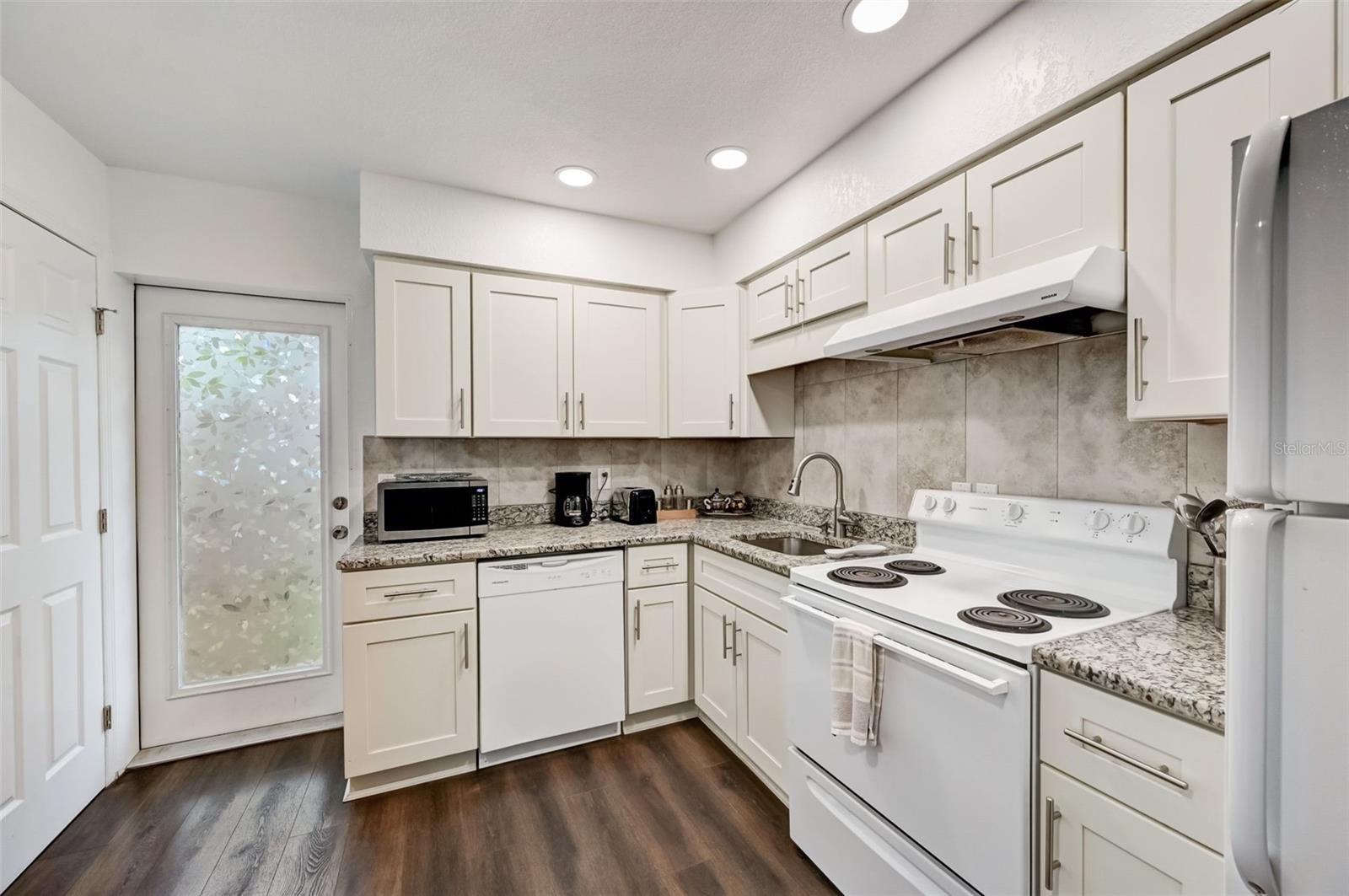 618 S OSPREY AVE — photo 8