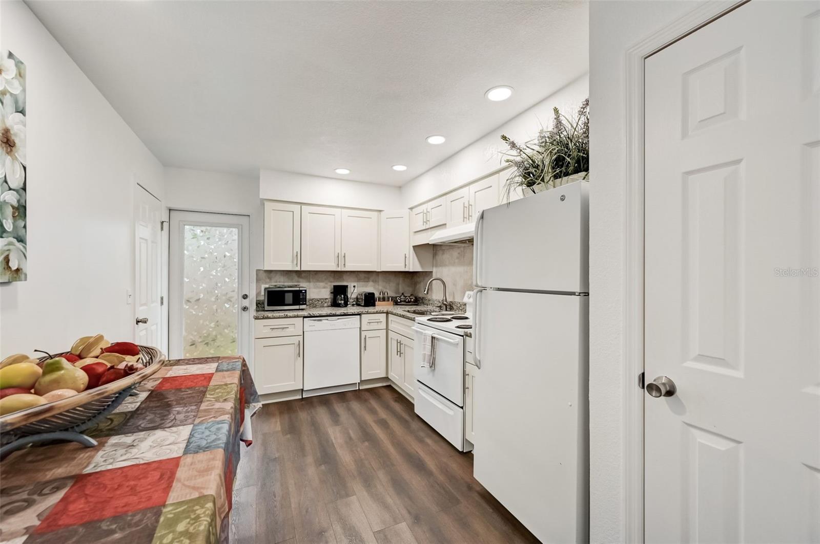 618 S OSPREY AVE — photo 7