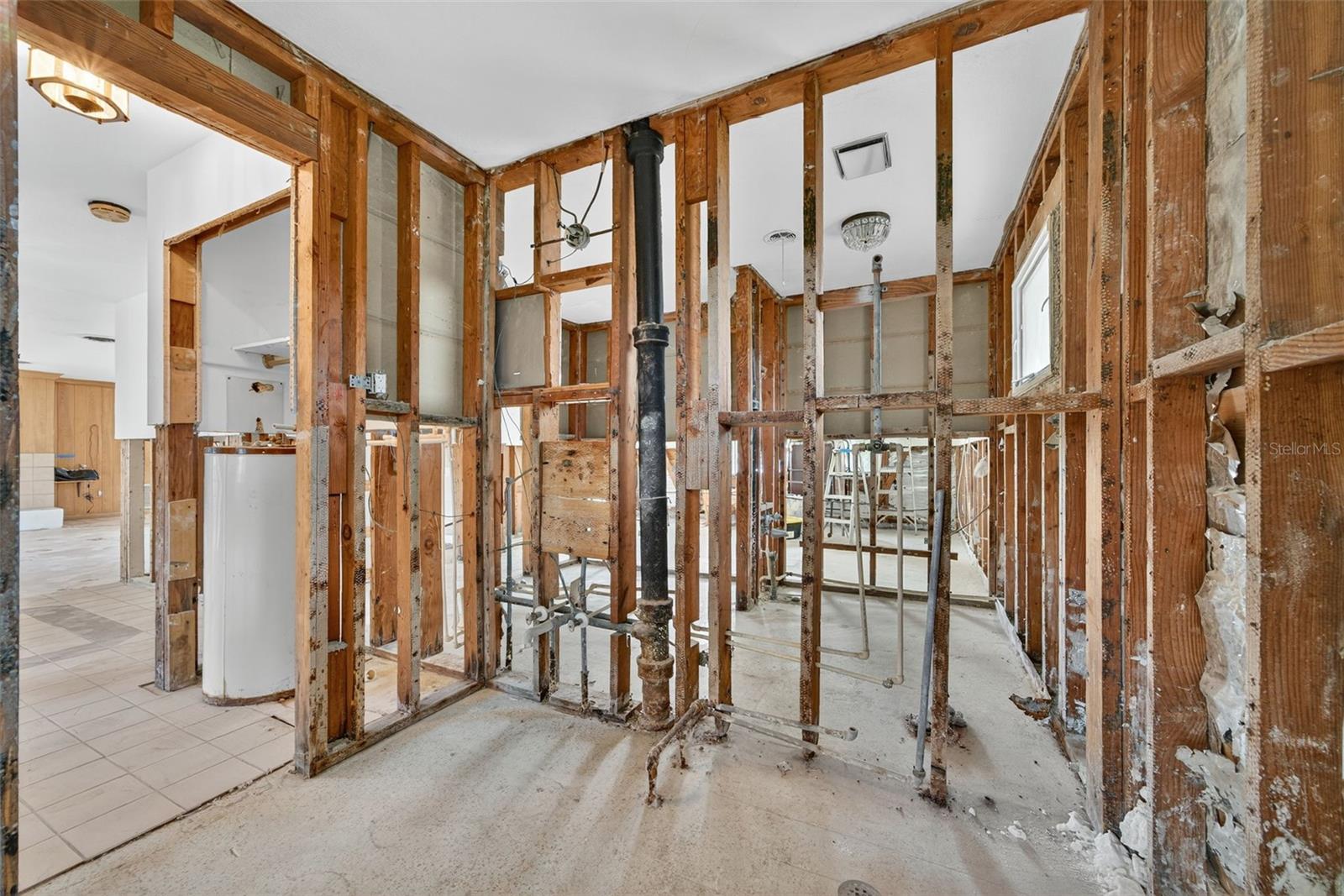 377 S SHORE DR — photo 17