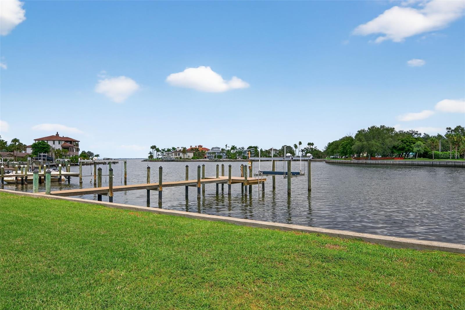 377 S SHORE DR — photo 10