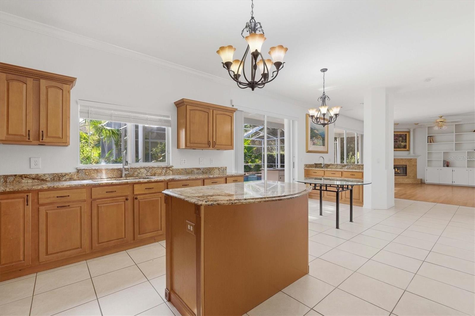 2328 WARWICK DR — photo 22