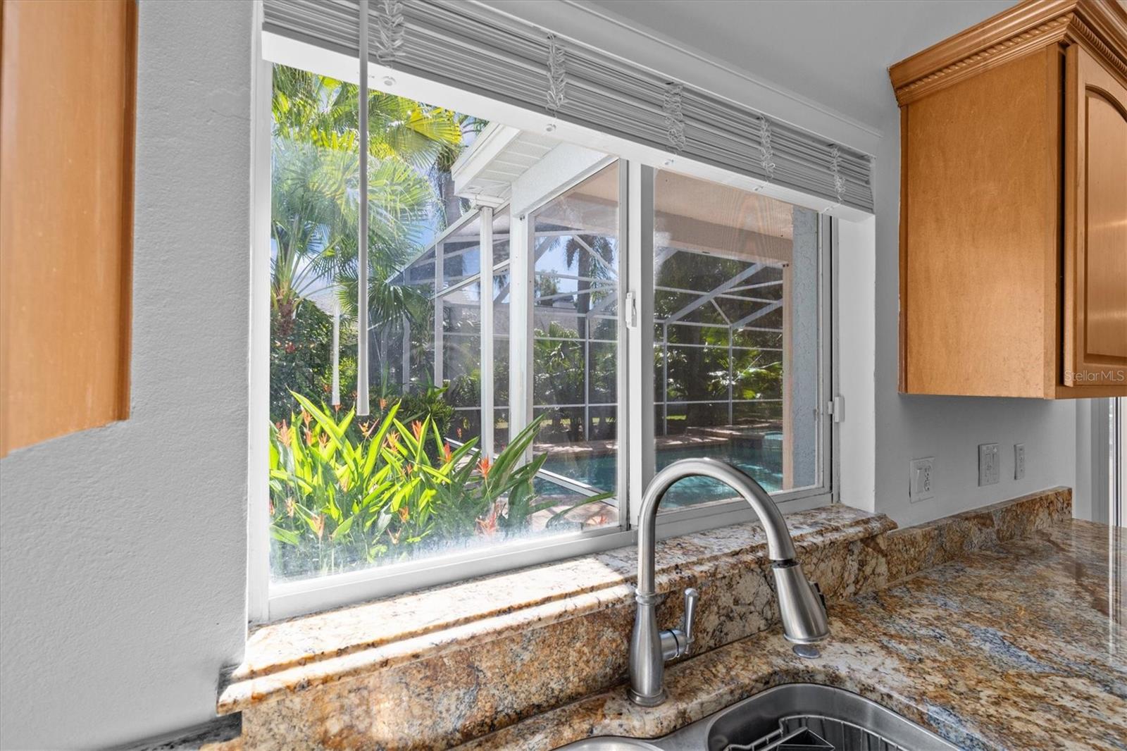 2328 WARWICK DR — photo 23
