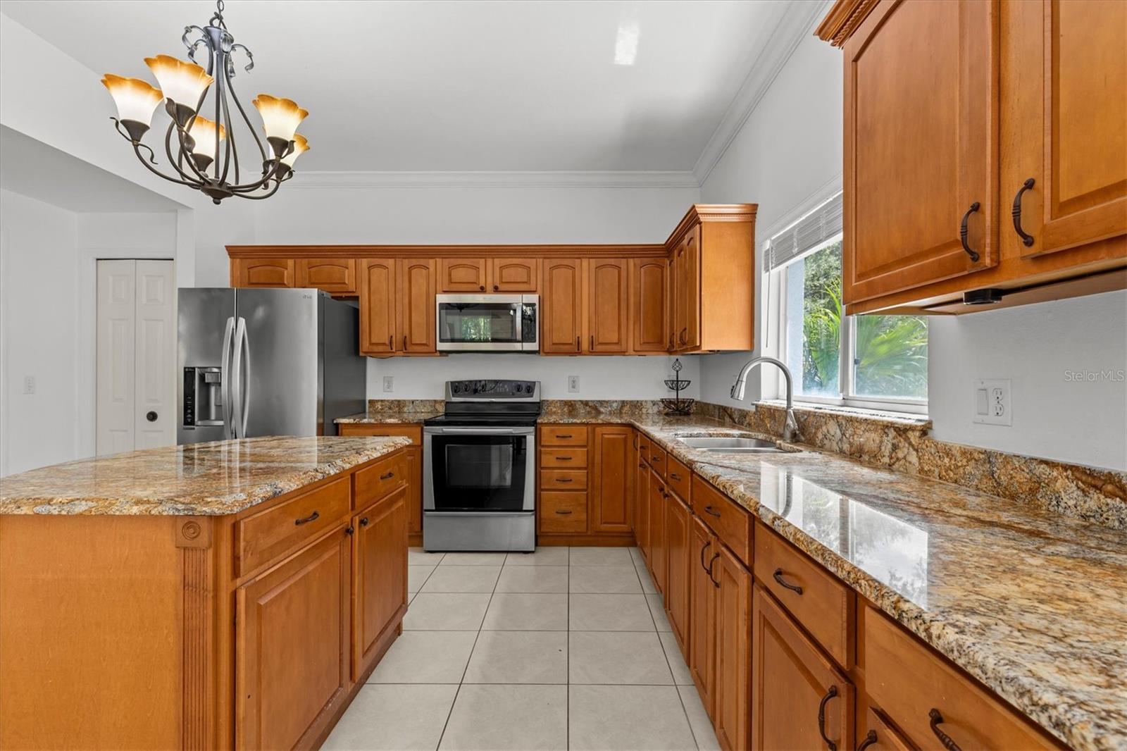 2328 WARWICK DR — photo 20