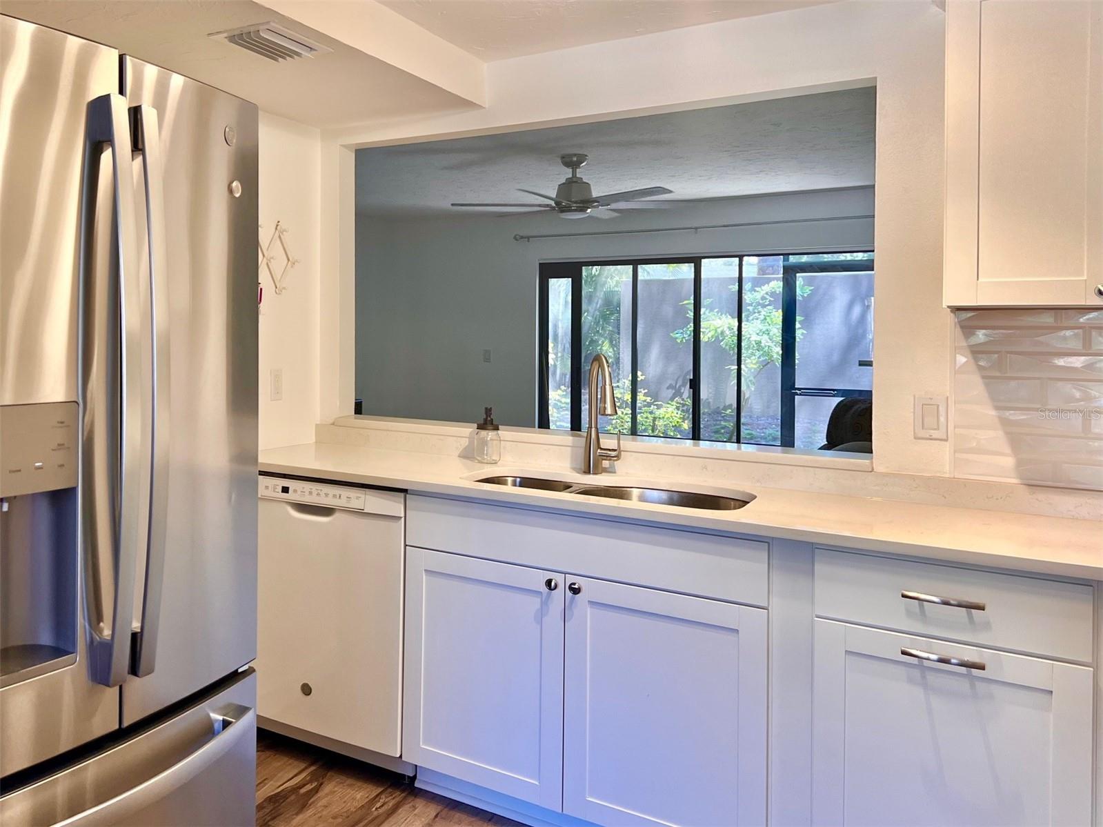 984 SUNRIDGE DR #J3 — photo 10