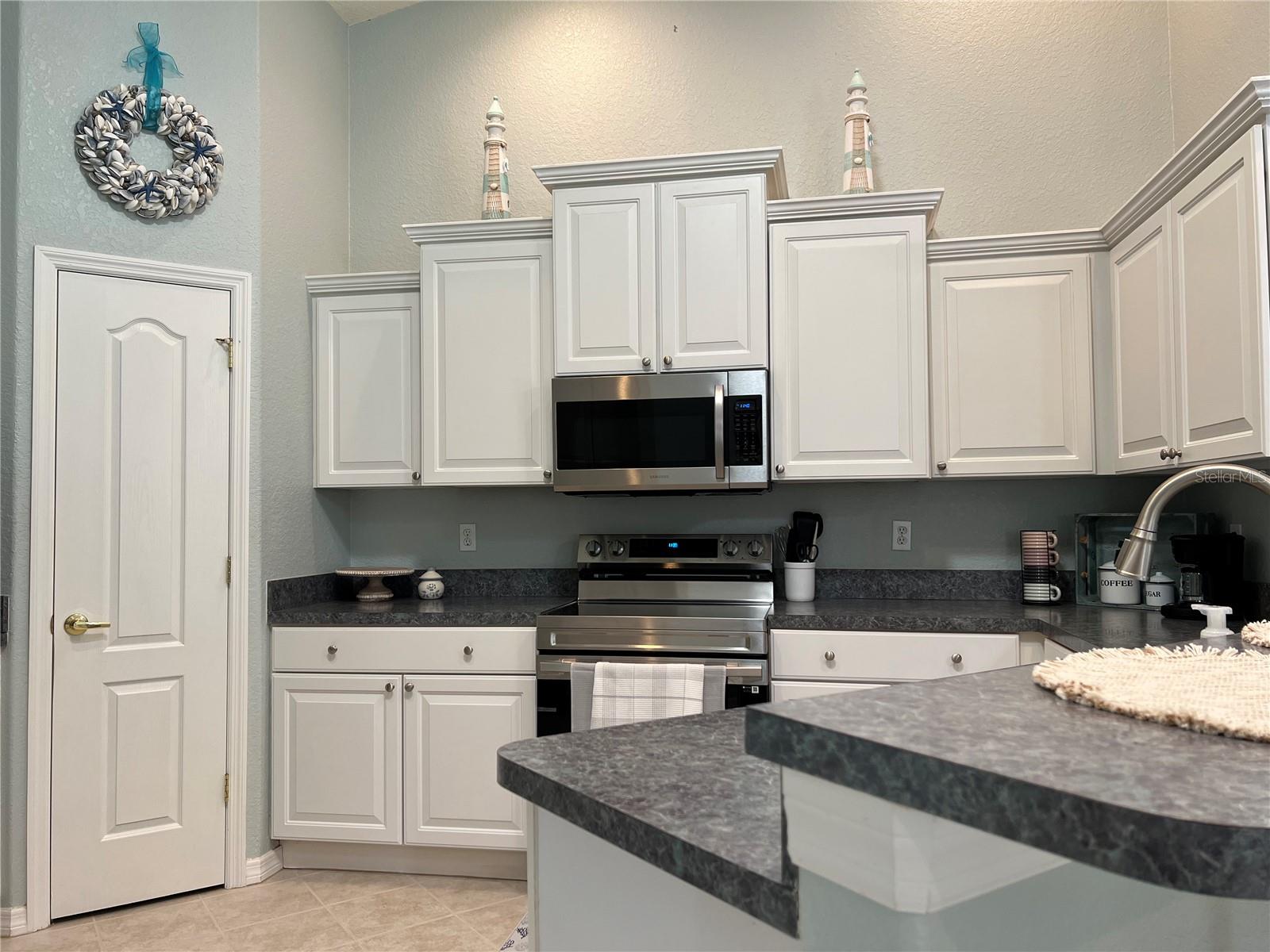 3653 LAKEWOOD BLVD — photo 17