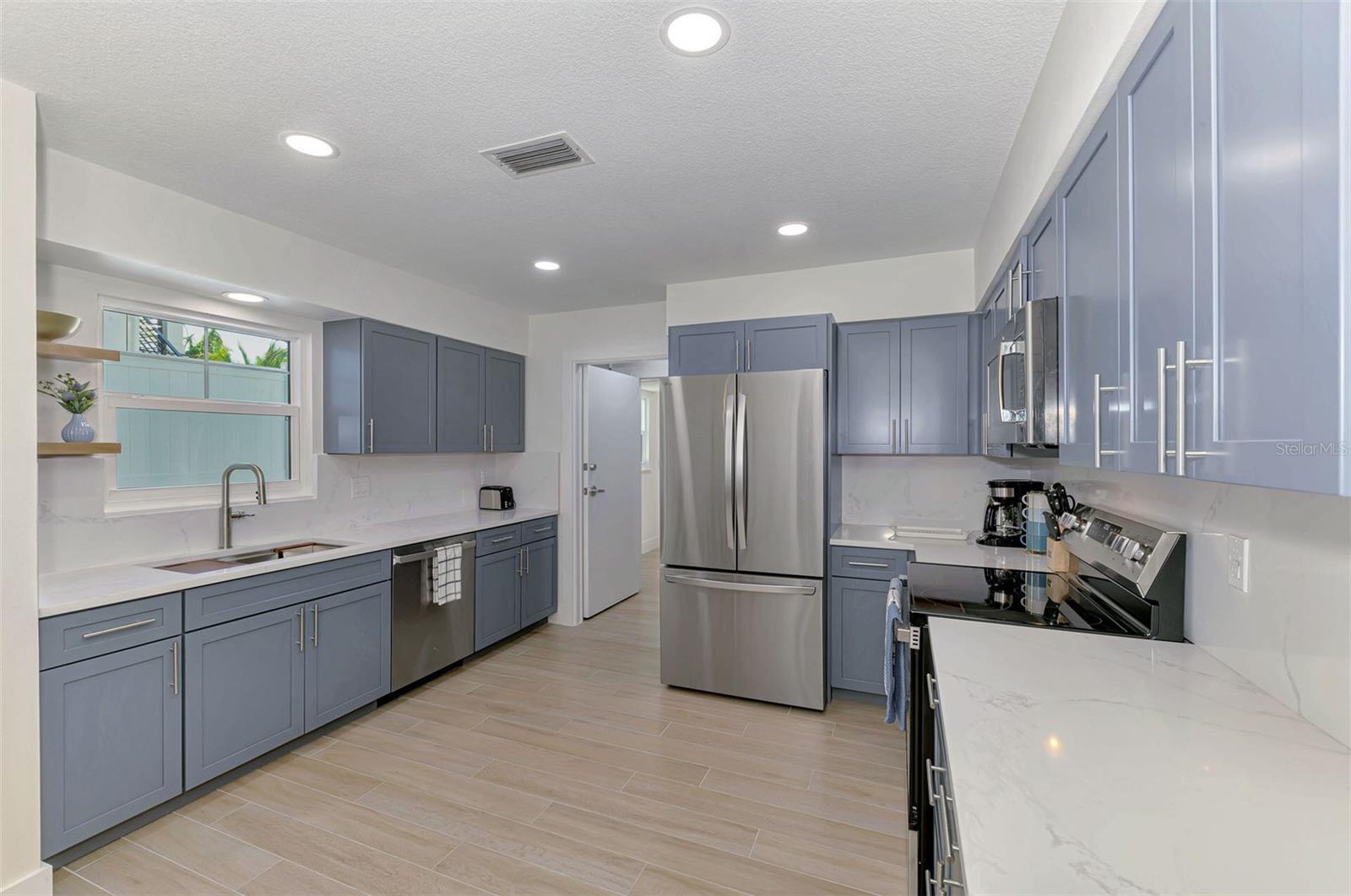 1100 POINT OF ROCKS RD — photo 11