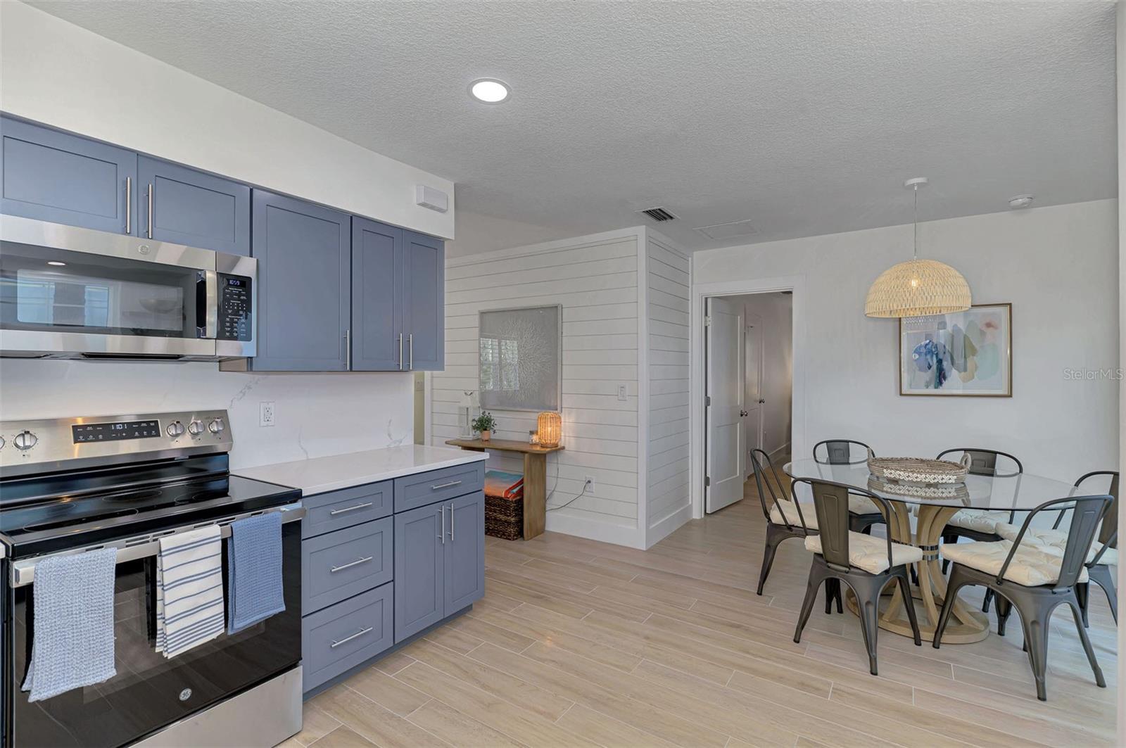 1100 POINT OF ROCKS RD — photo 13