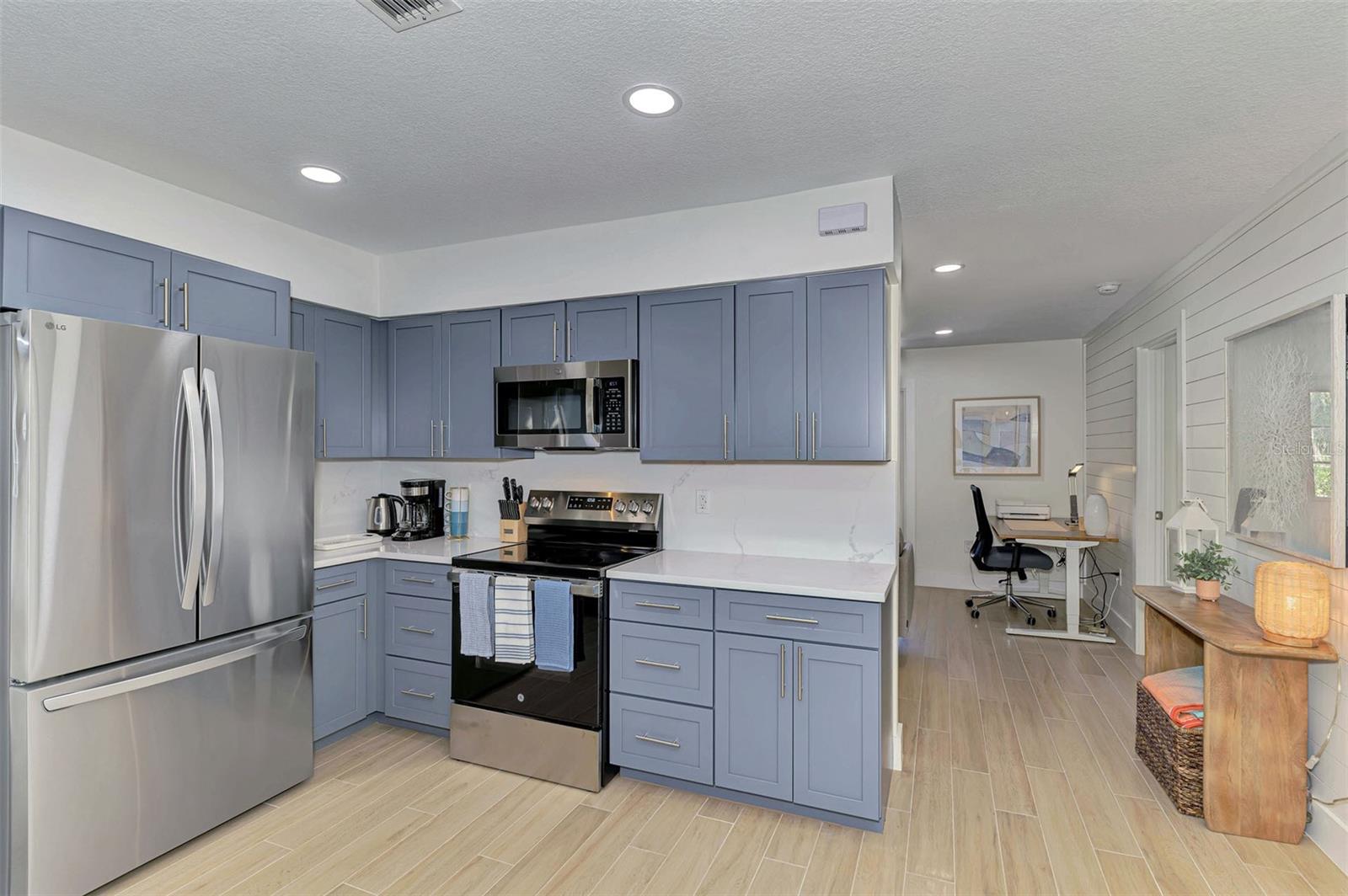 1100 POINT OF ROCKS RD — photo 12