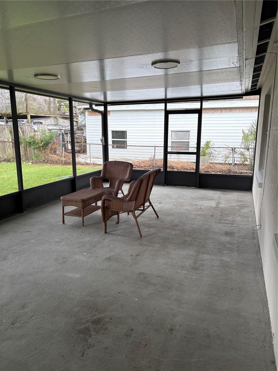 6418 W PARIS ST — photo 32