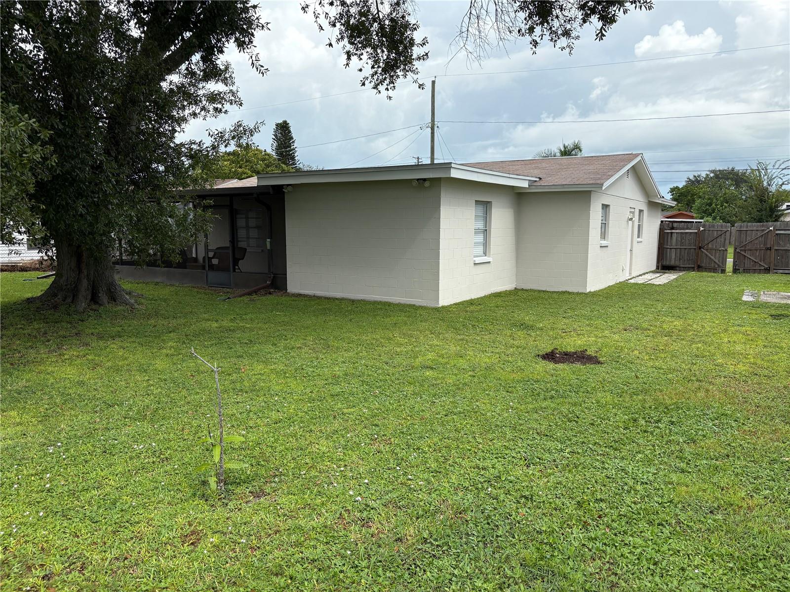 6418 W PARIS ST — photo 2