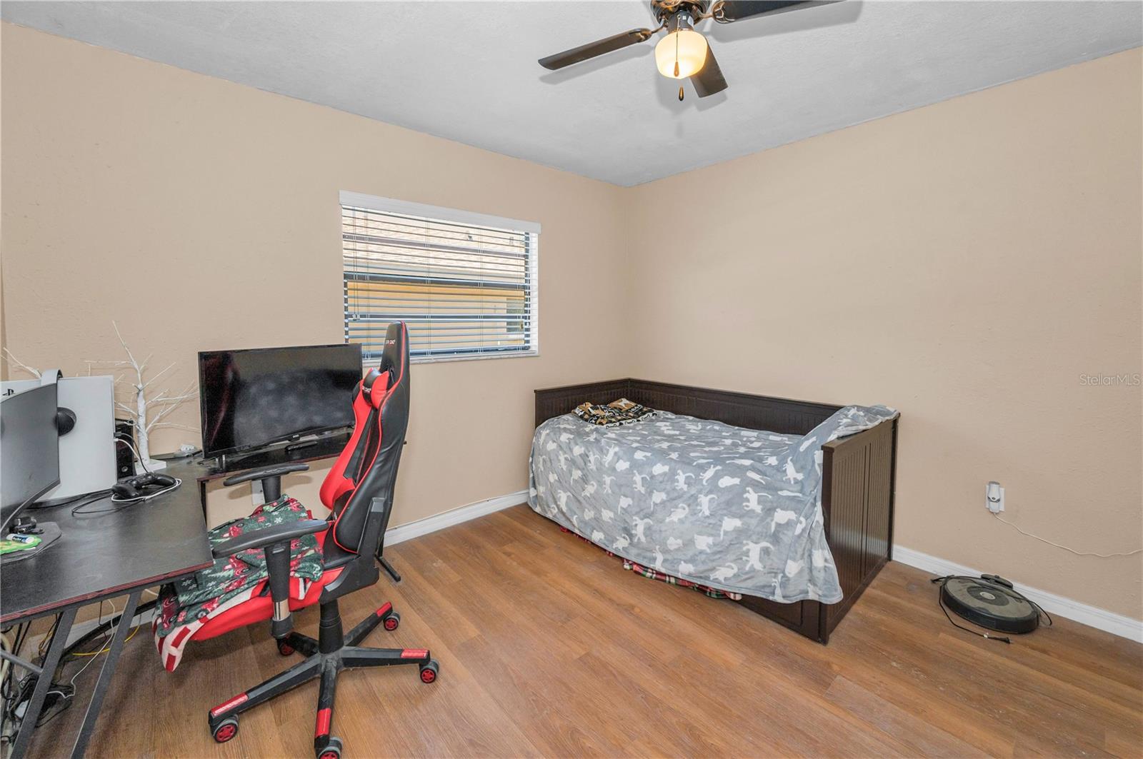11121 PEPPERTREE LN — photo 32