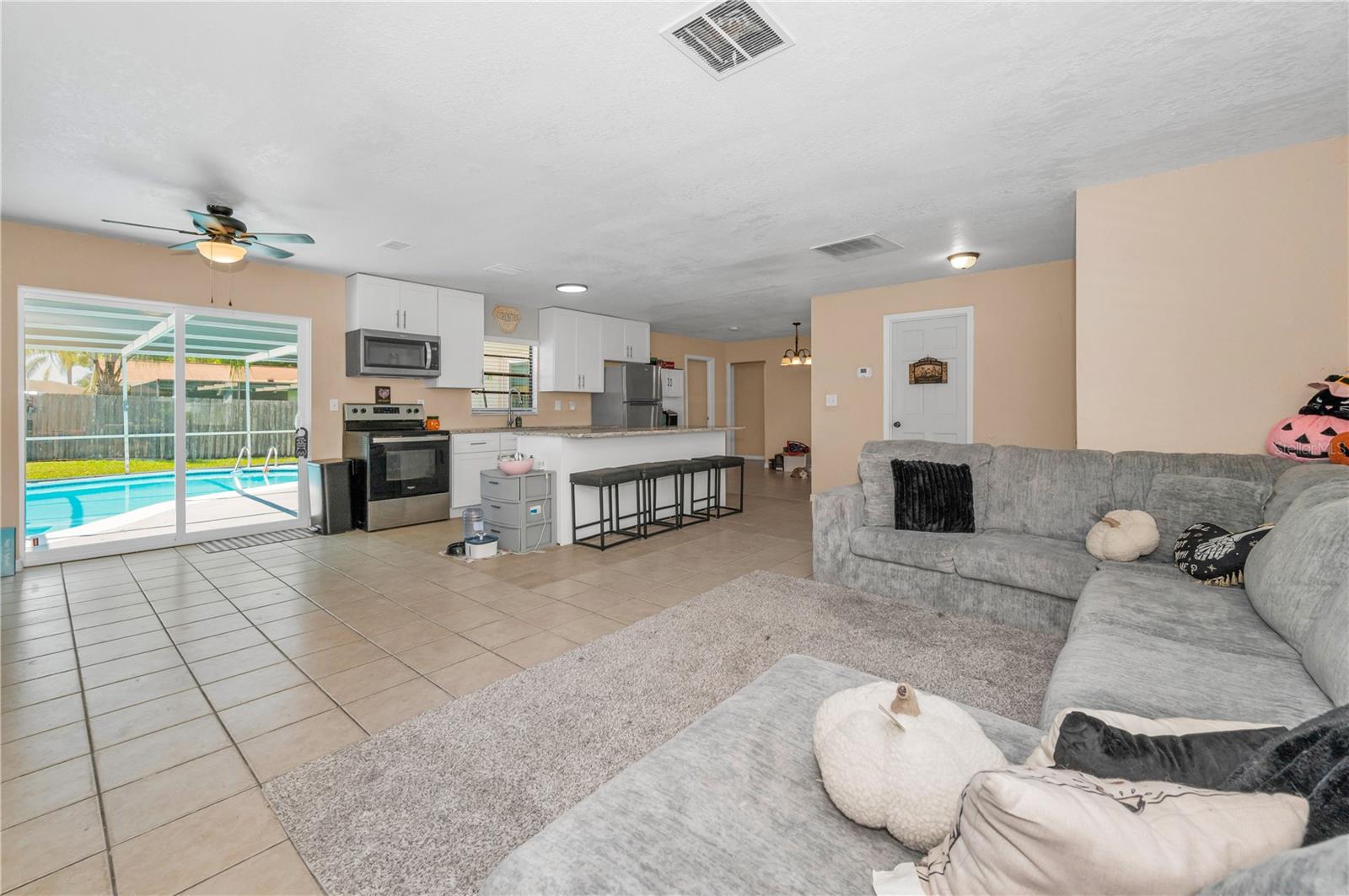 11121 PEPPERTREE LN — photo 17