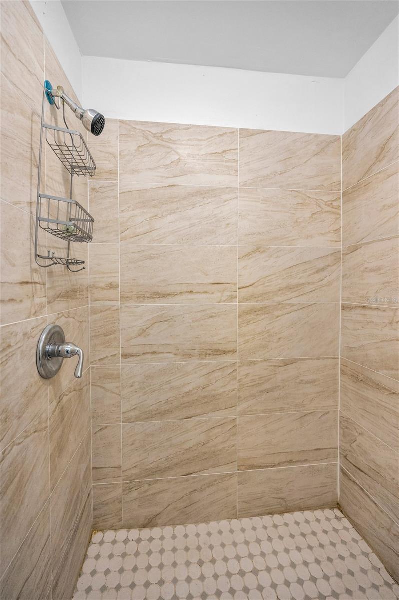 11121 PEPPERTREE LN — photo 27