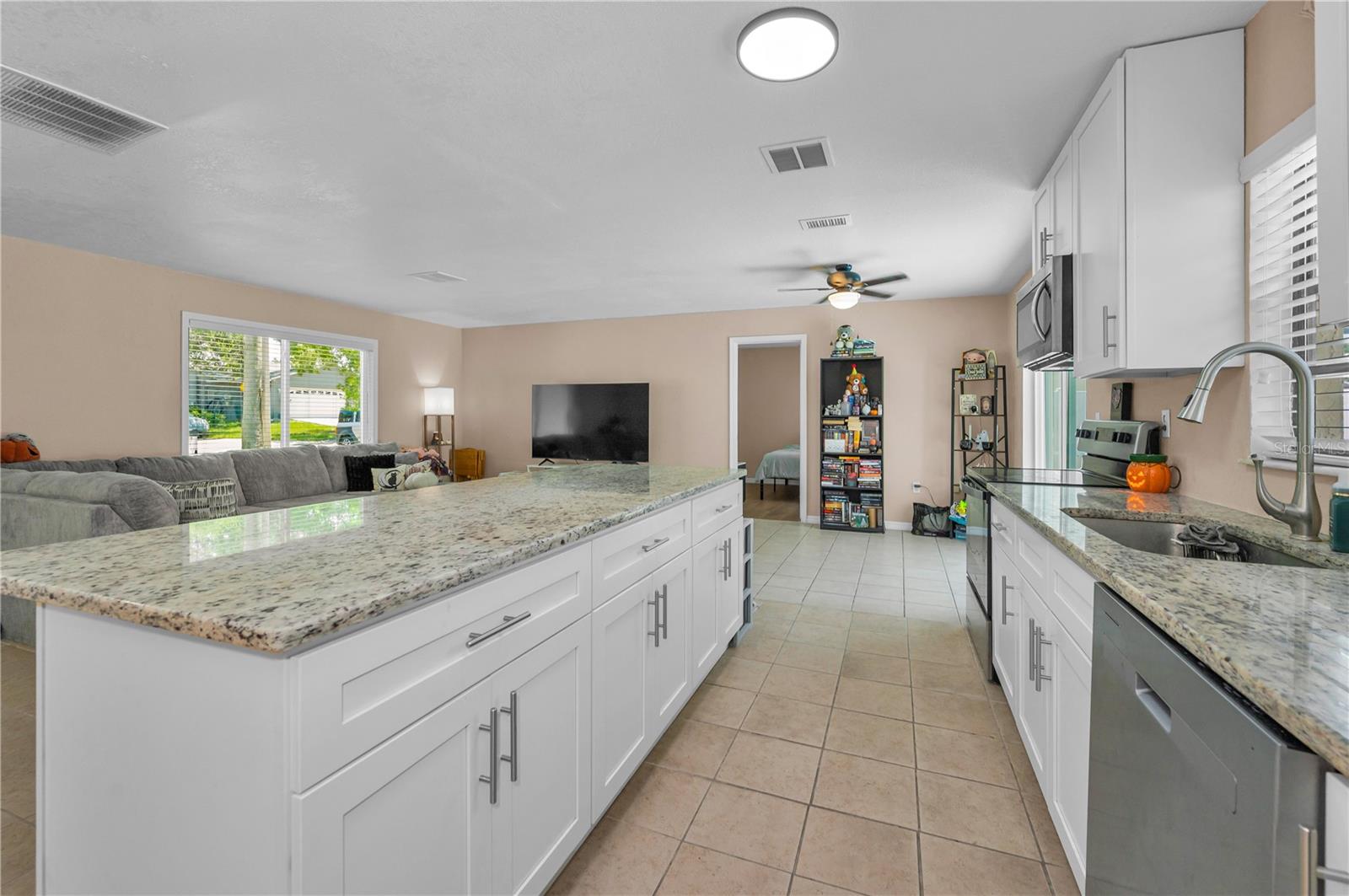 11121 PEPPERTREE LN — photo 18