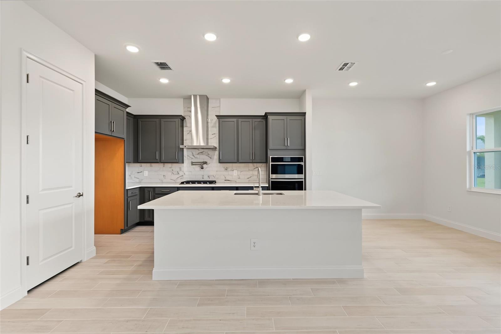 2302 LONE TREE BEND — photo 3