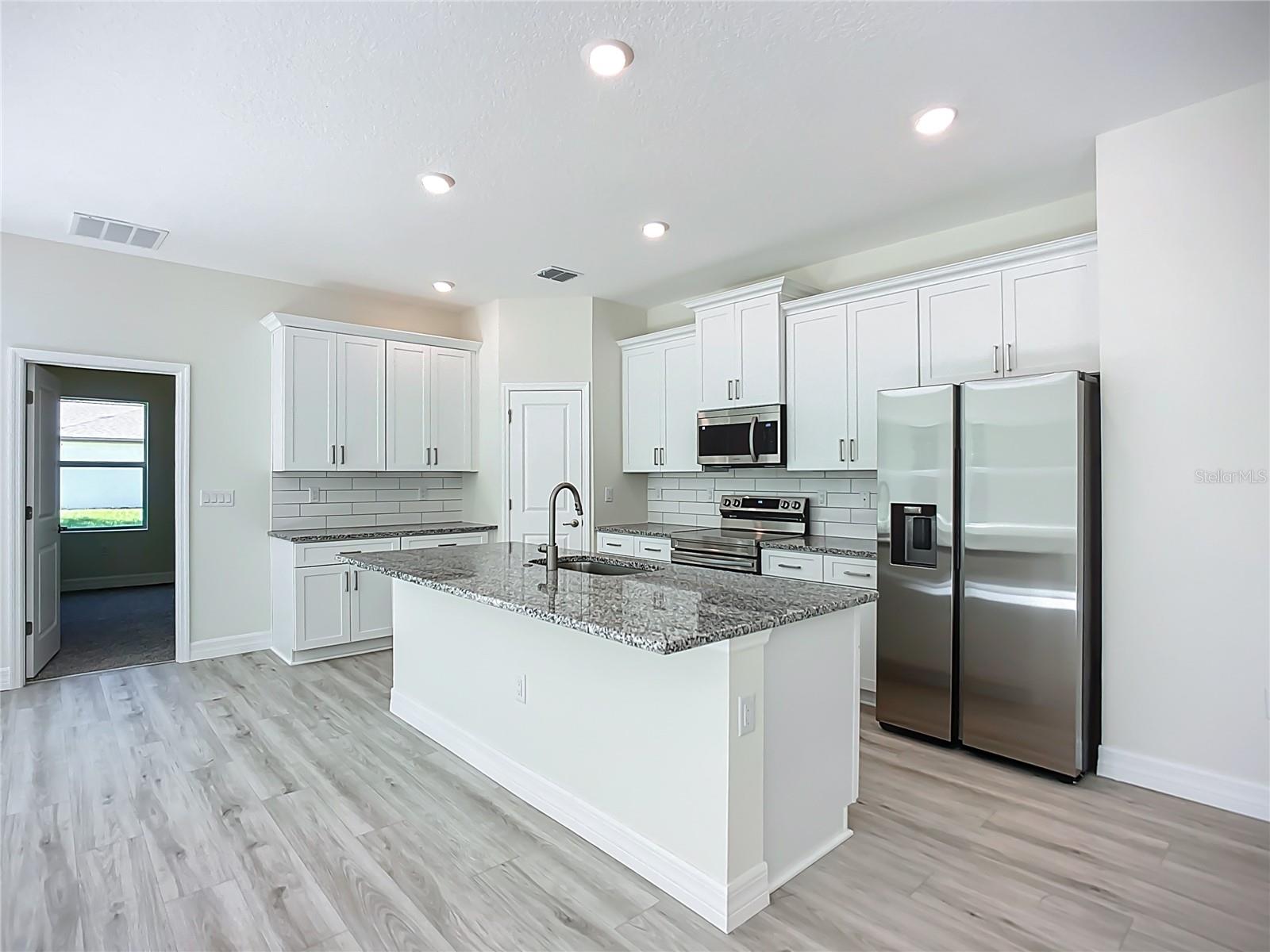 1529 GERANIUM AVE — photo 4