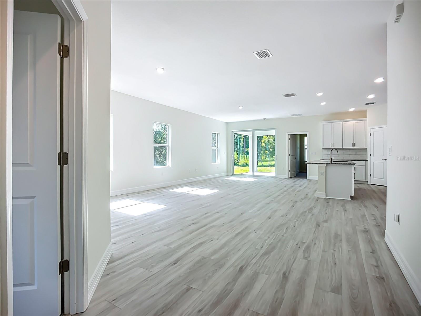 1529 GERANIUM AVE — photo 2