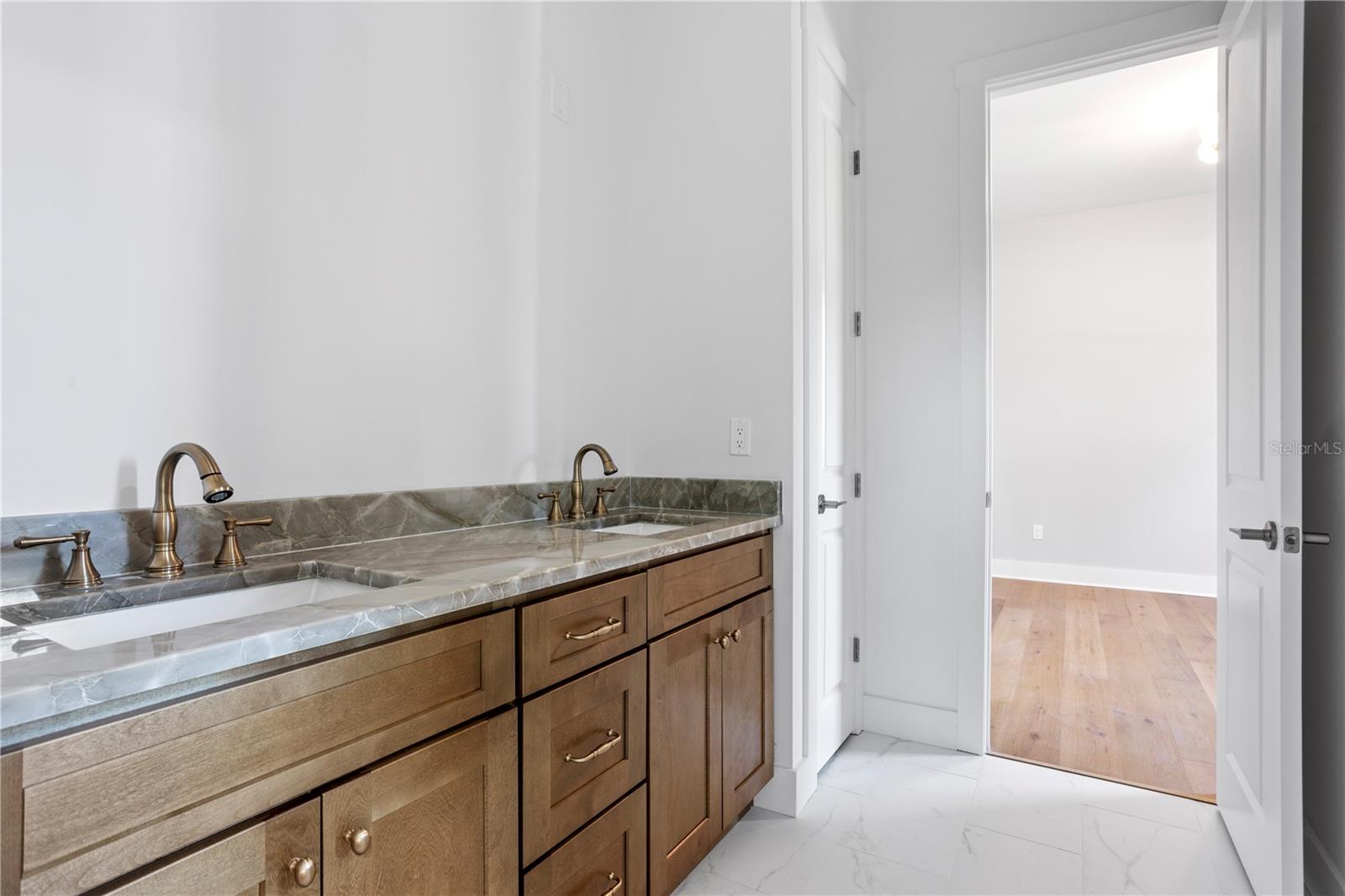 4314 S RENELLIE DR — photo 31