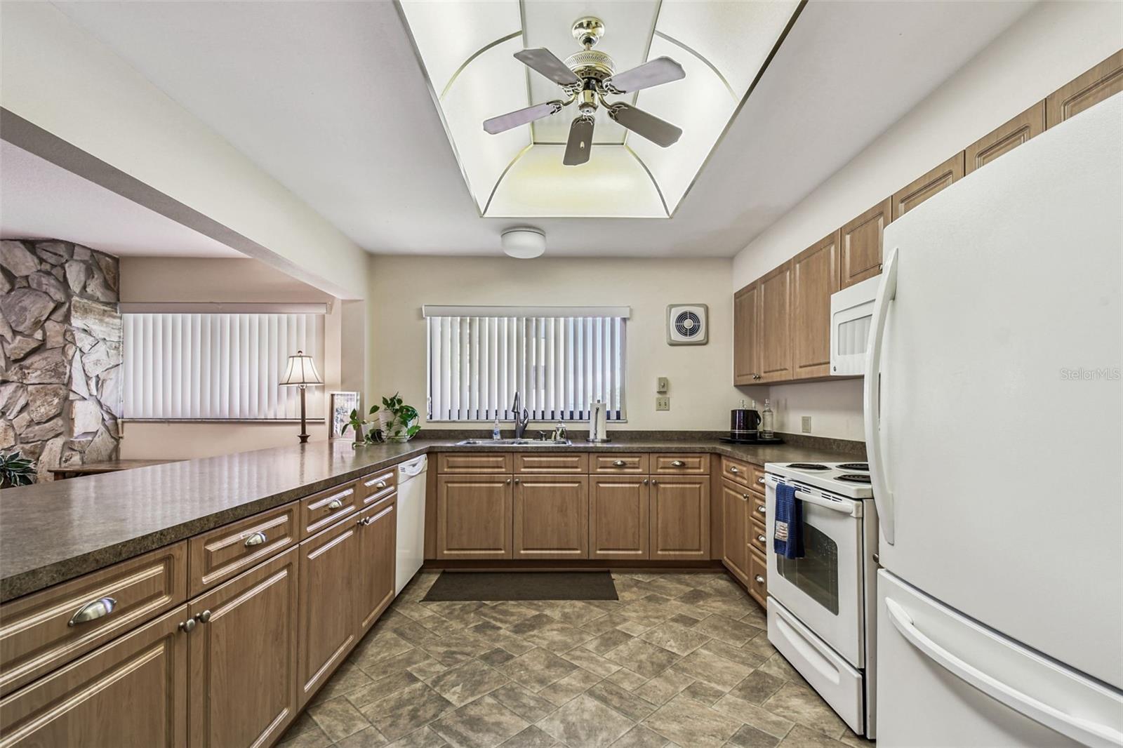 127 1ST ST E #103 — photo 32