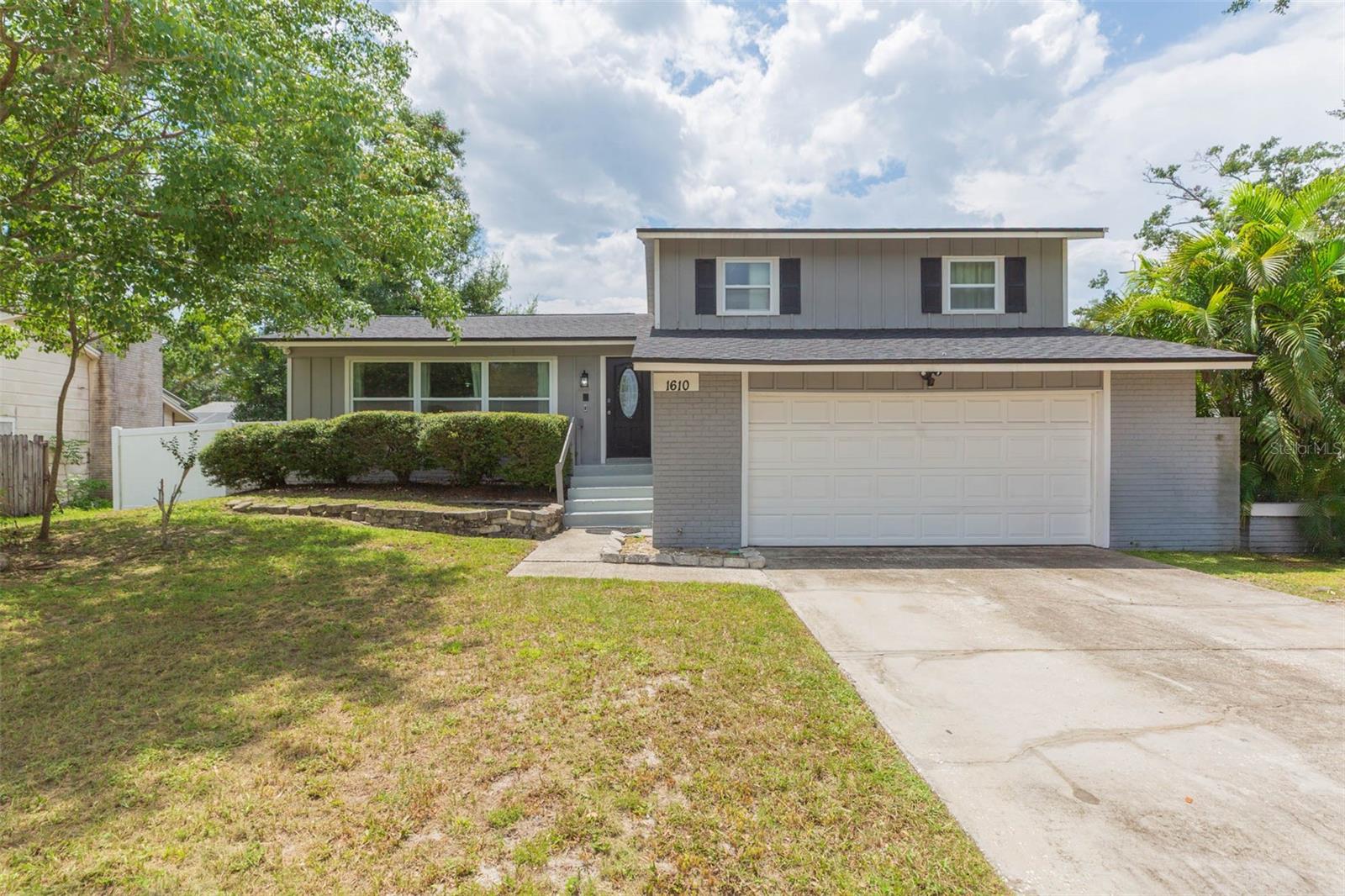 1610 BURNING TREE LN — photo 2