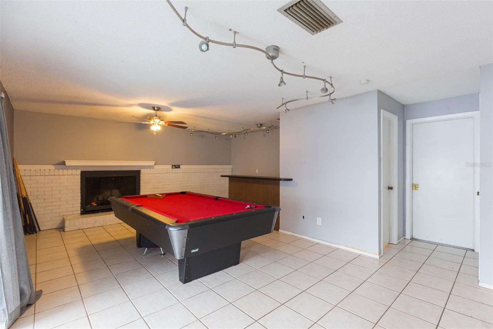 1610 BURNING TREE LN — photo 19