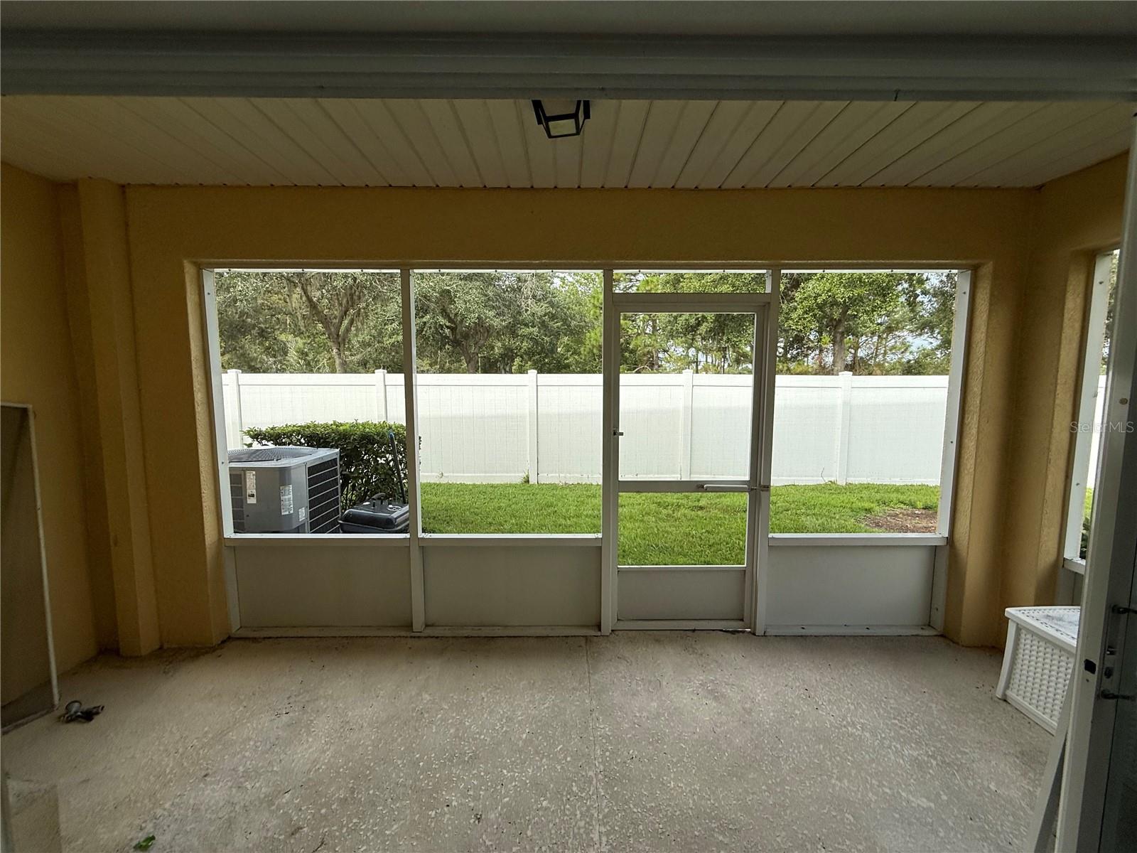 20460 NEEDLETREE DR — photo 13