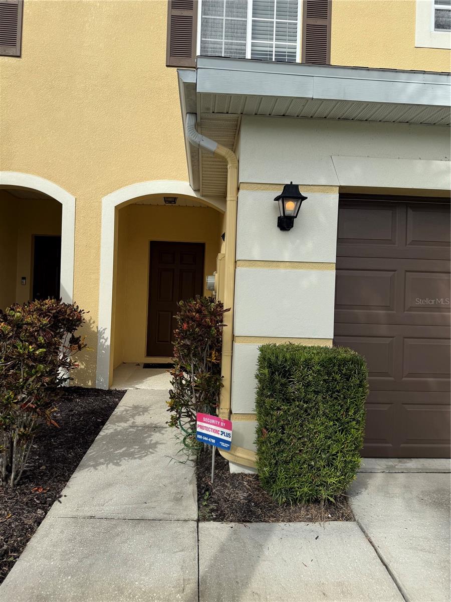 20460 NEEDLETREE DR — photo 2