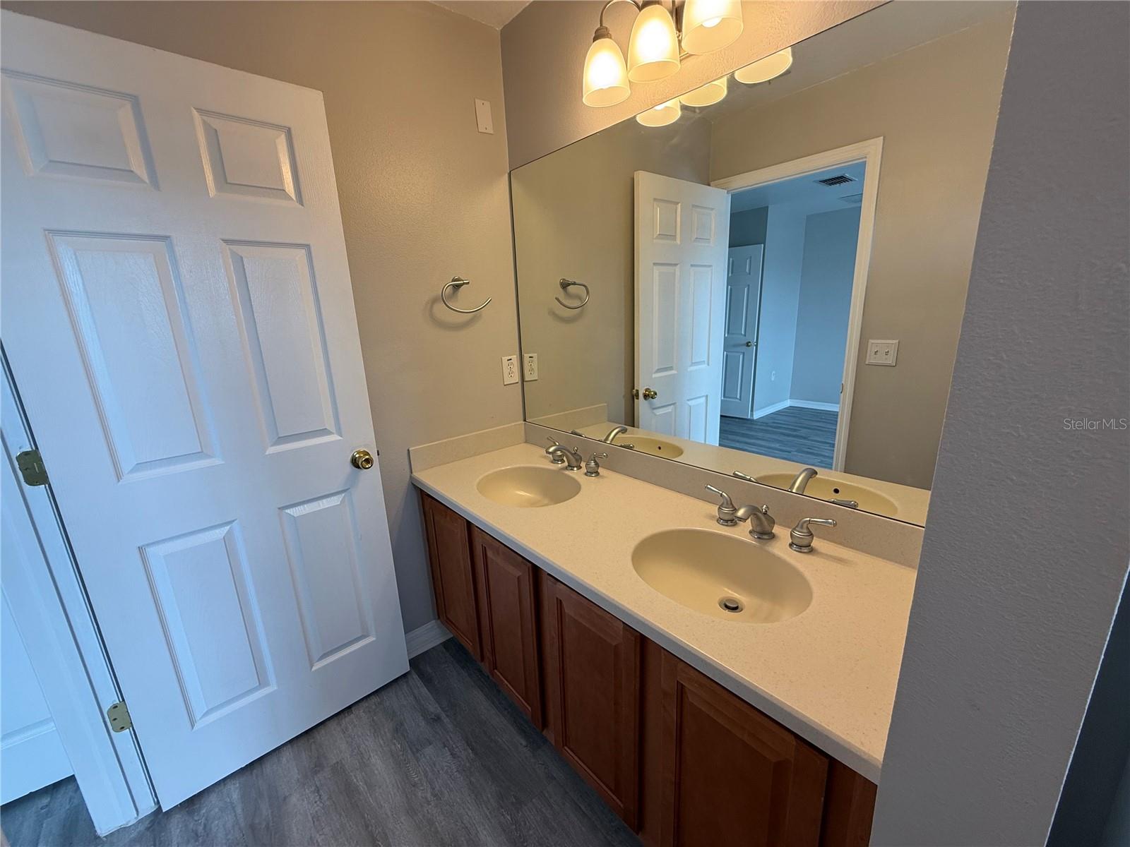 20460 NEEDLETREE DR — photo 28