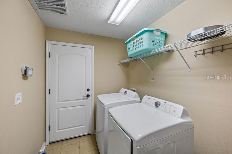 4564 LIMERICK DR — photo 32