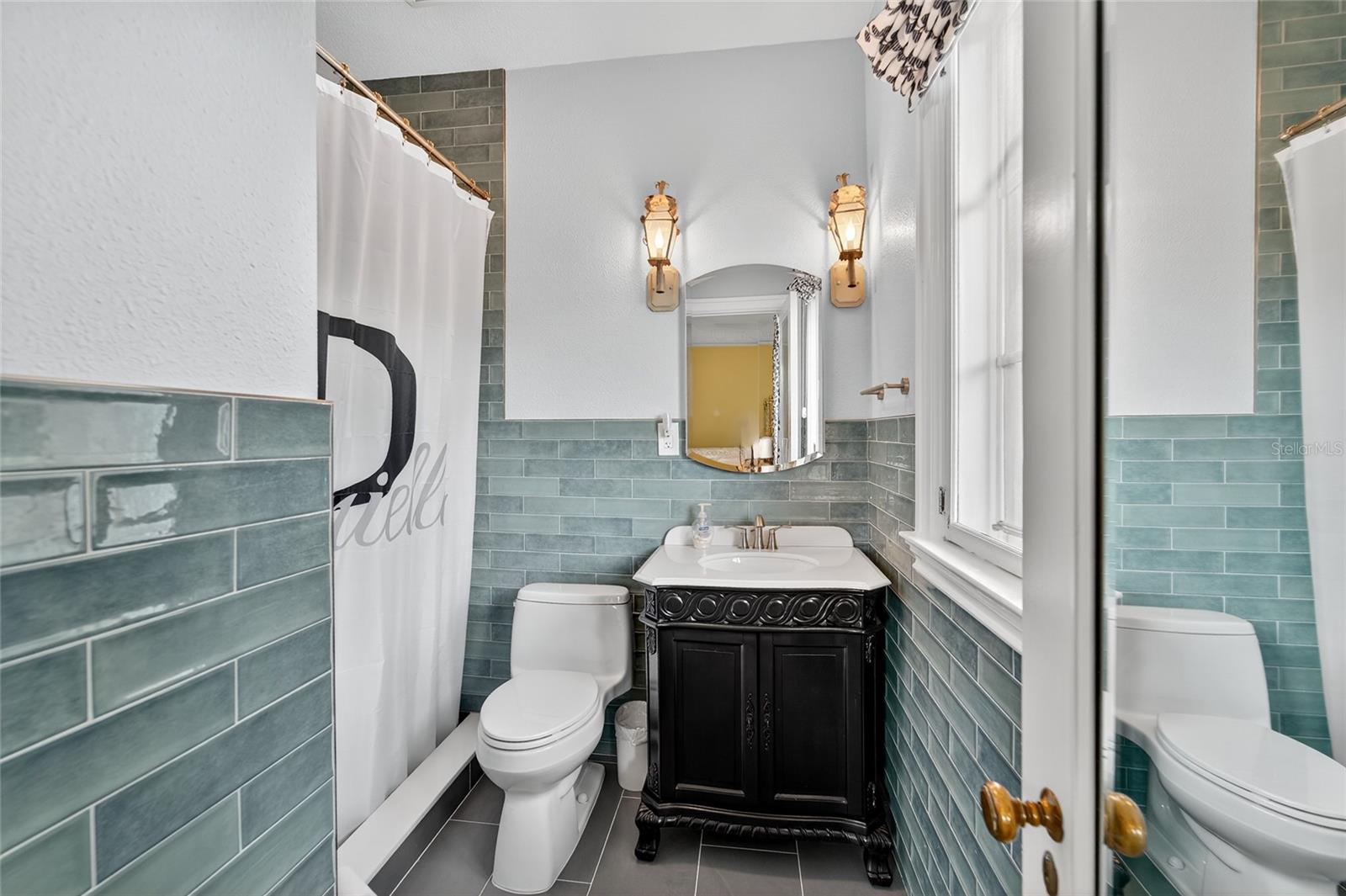 301 CASPIAN ST — photo 49