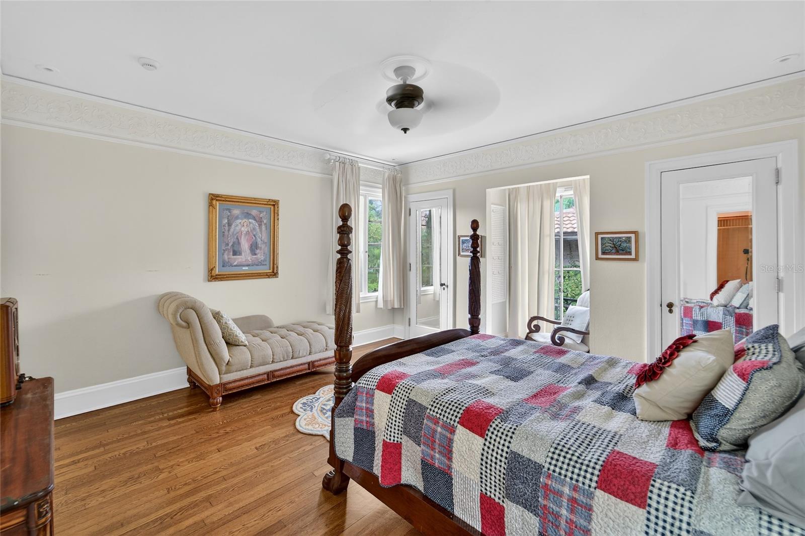 301 CASPIAN ST — photo 47