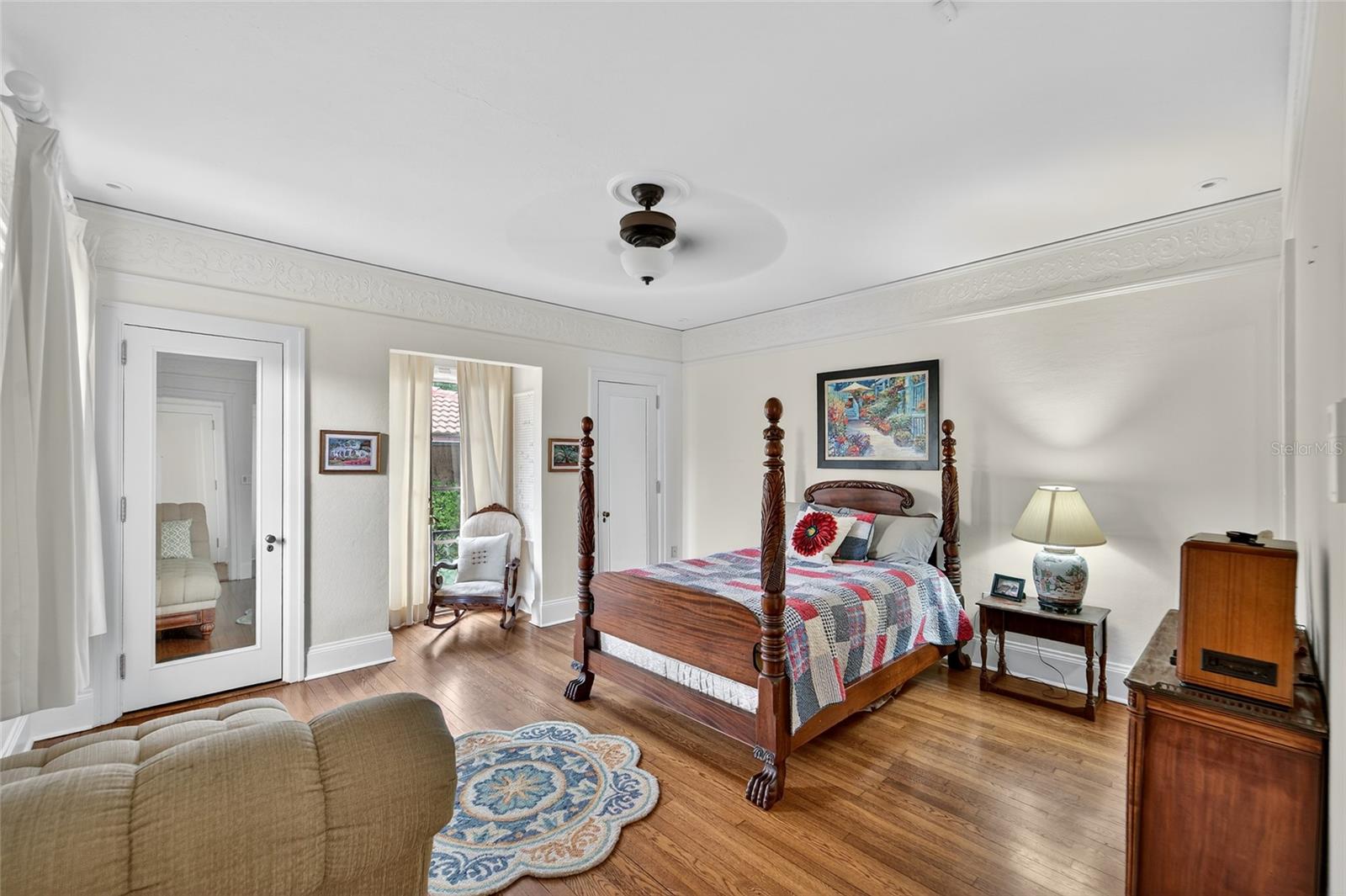 301 CASPIAN ST — photo 48