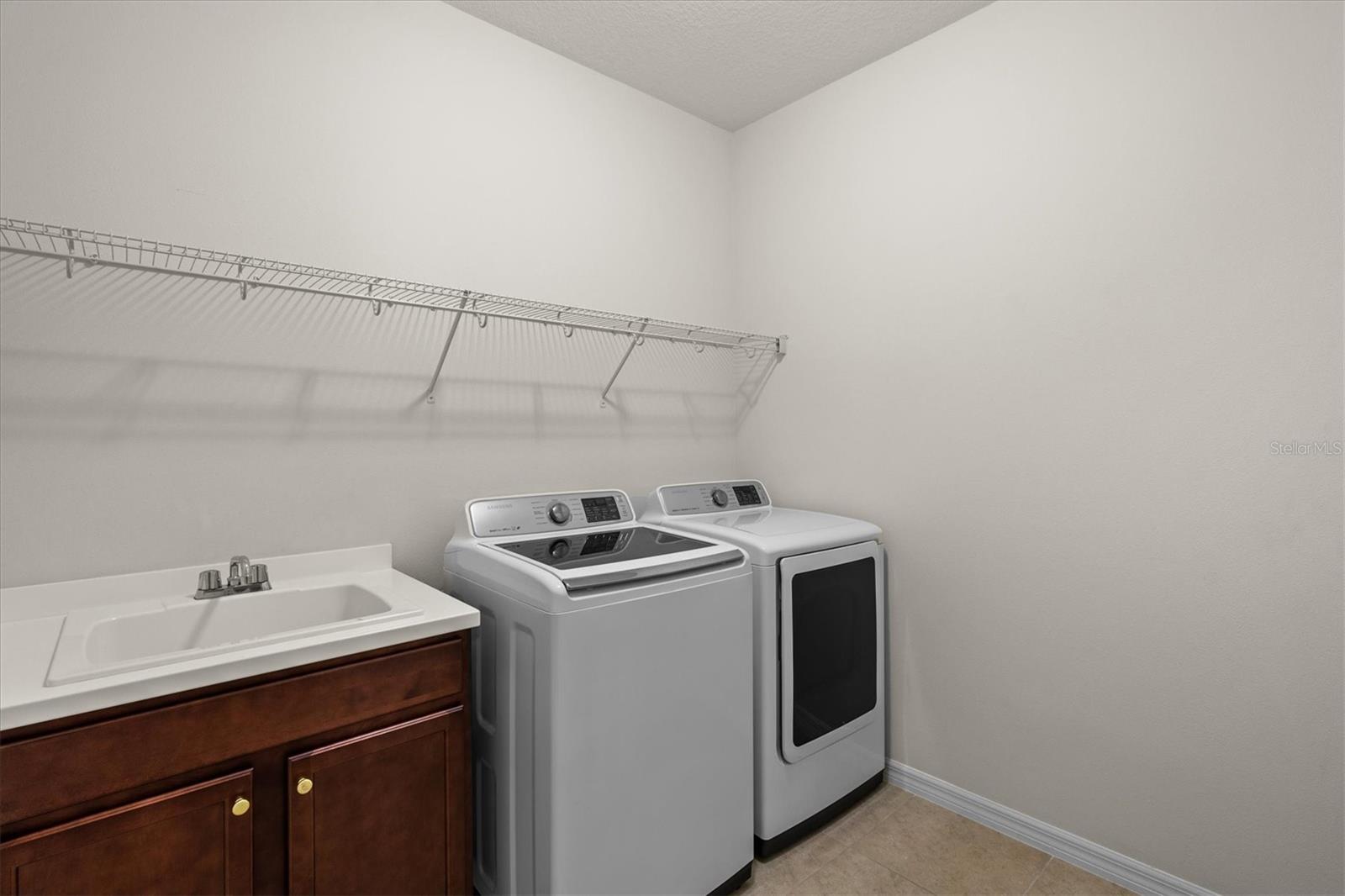 128 AVENS DR — photo 37