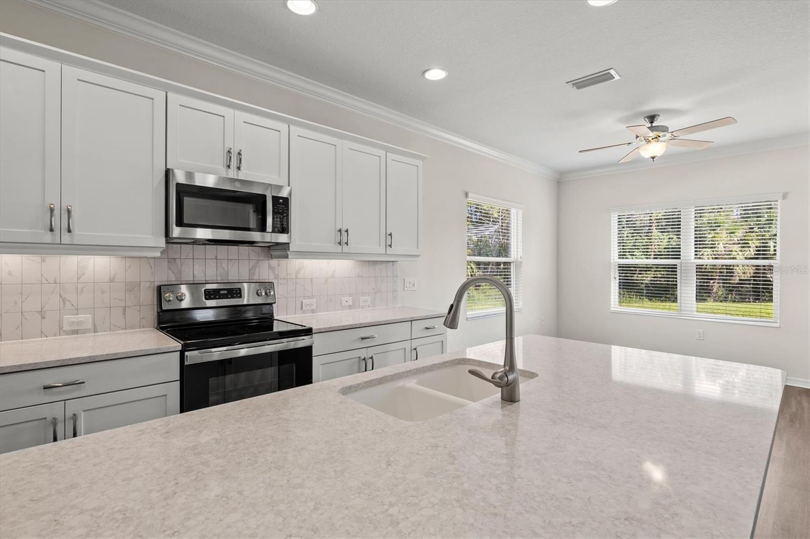 128 AVENS DR — photo 16