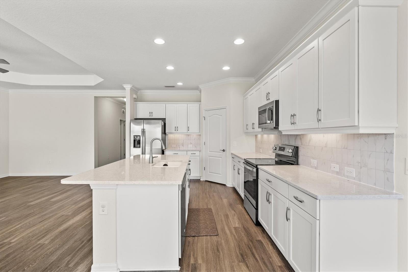 128 AVENS DR — photo 20