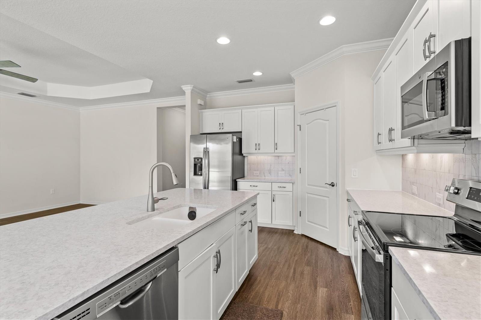 128 AVENS DR — photo 19