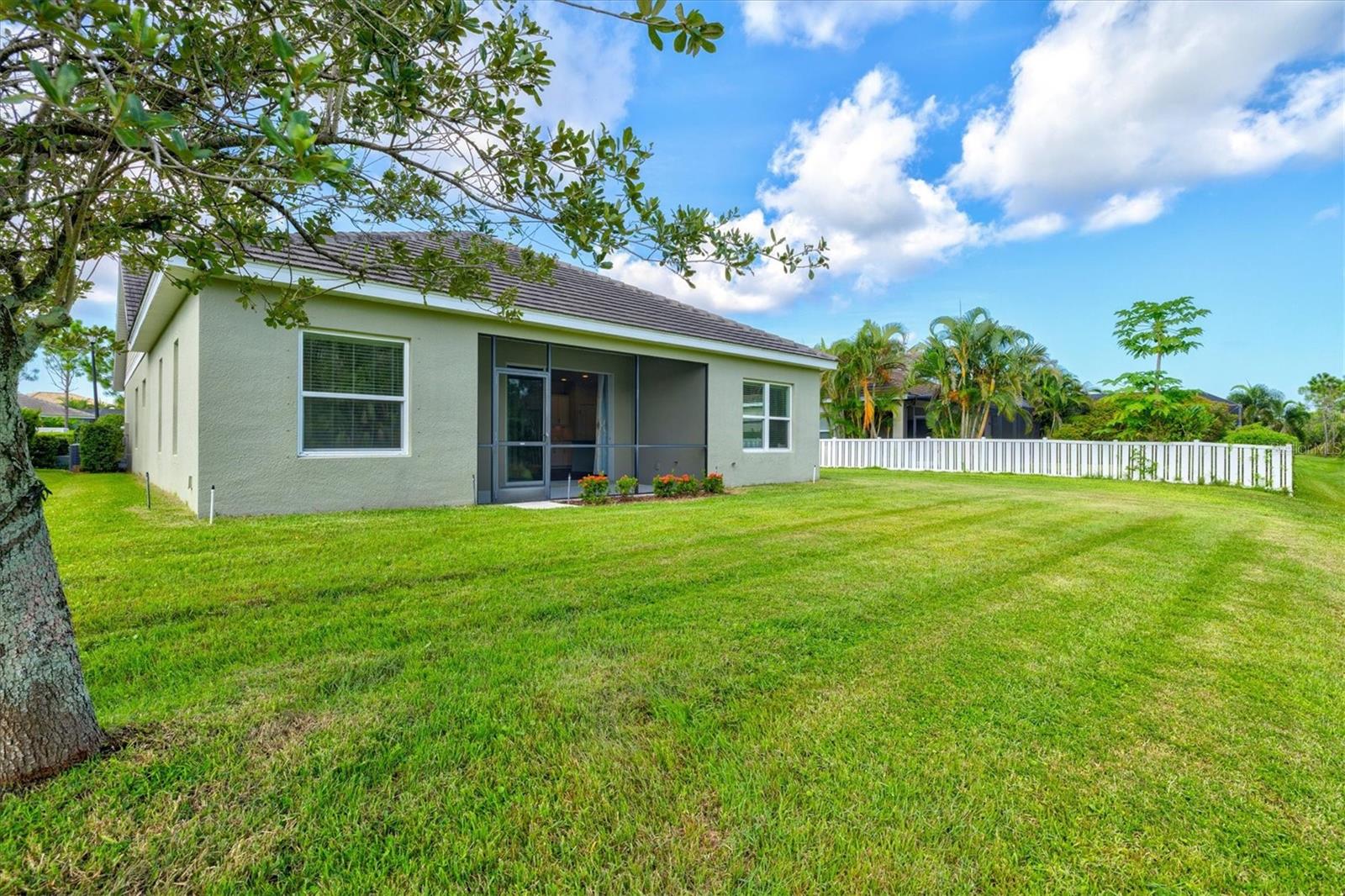 128 AVENS DR — photo 45