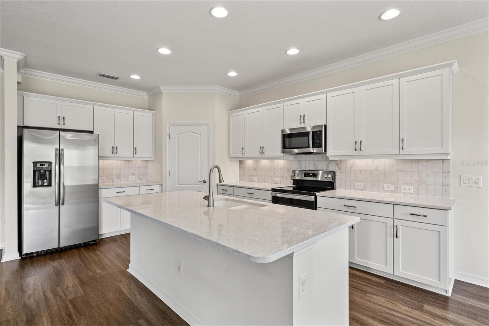 128 AVENS DR — photo 18