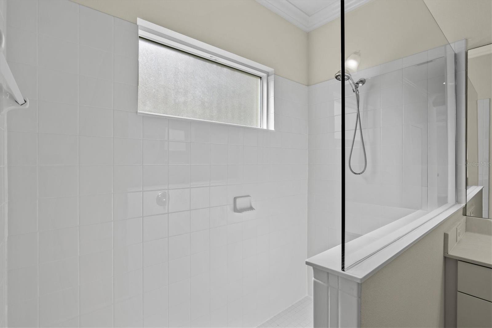 128 AVENS DR — photo 30