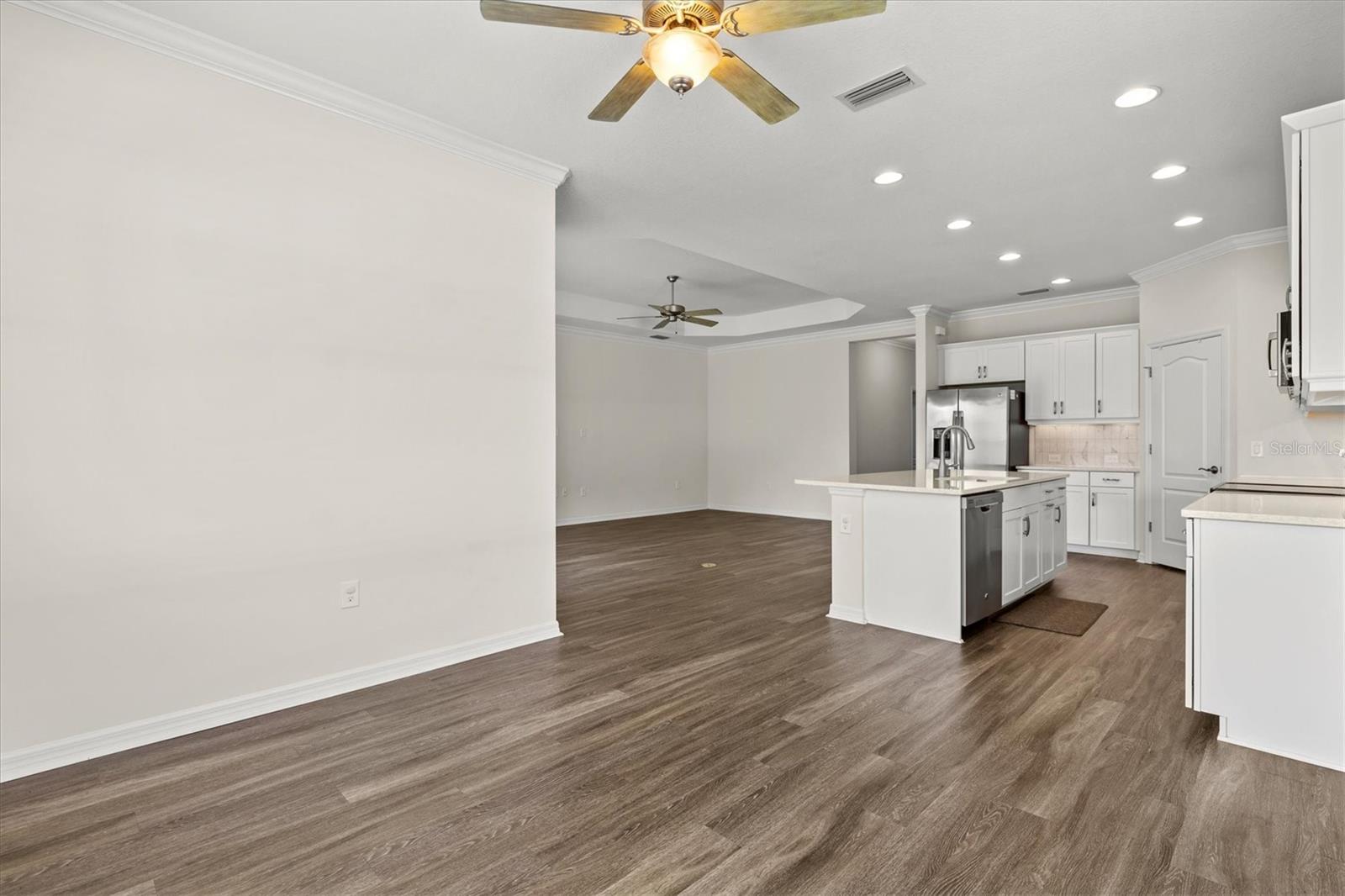 128 AVENS DR — photo 23