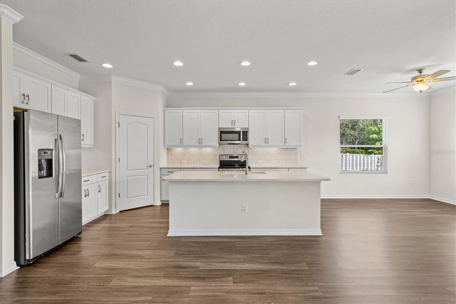 128 AVENS DR — photo 17