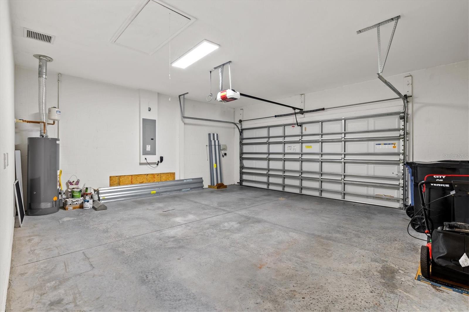 128 AVENS DR — photo 38
